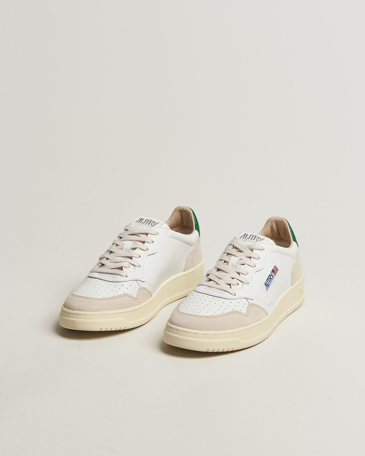 Hombres | Zapatillas | Autry | Medalist Low Leather/Suede Sneaker White/Amazon