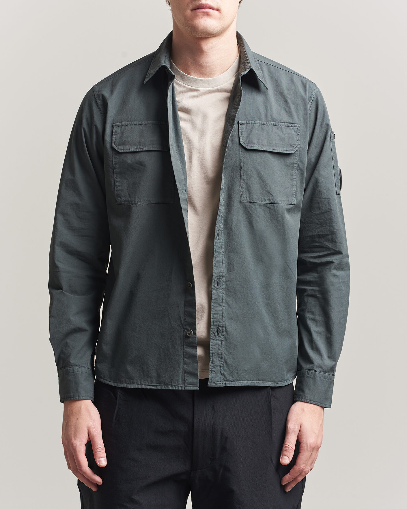Hombres | Camisas | C.P. Company | Organic Gabardine Pocket Shirt Dark Grey