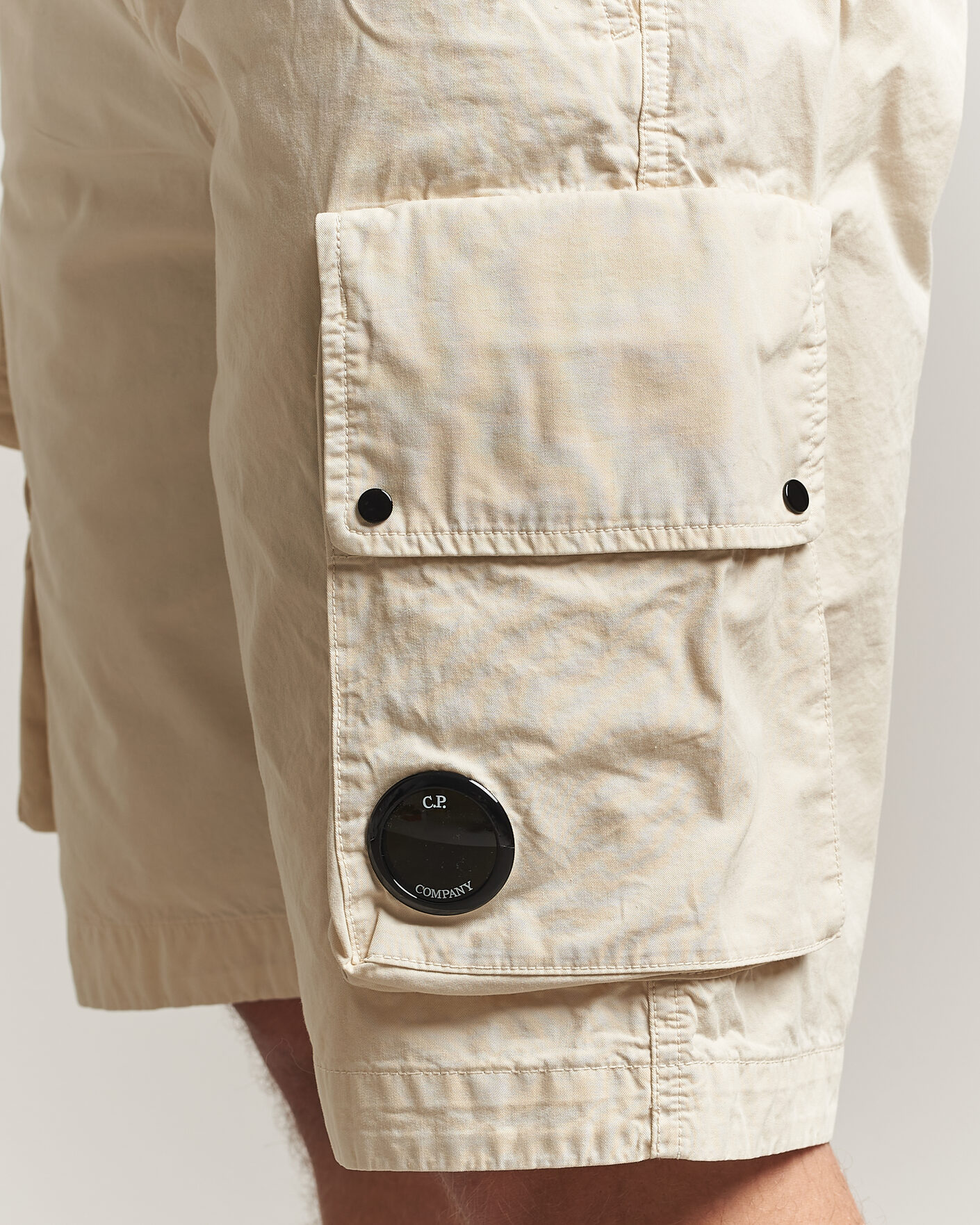 Hombres | Pantalones cortos | C.P. Company | Cotton Gabardine Cargo Shorts Cream