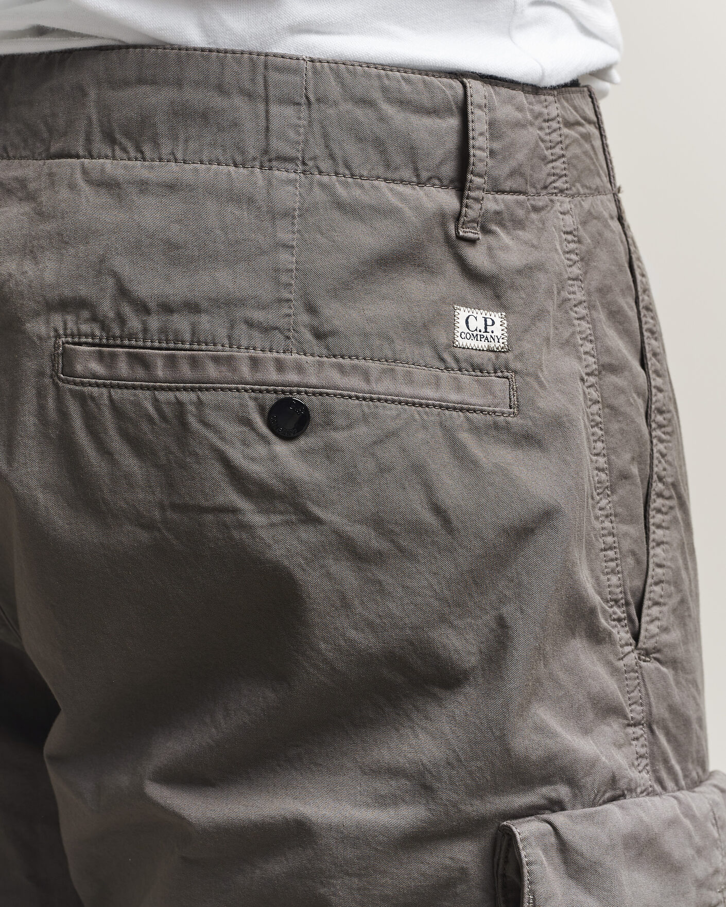 Hombres | Pantalones cortos | C.P. Company | Cotton Gabardine Cargo Shorts Washed Black