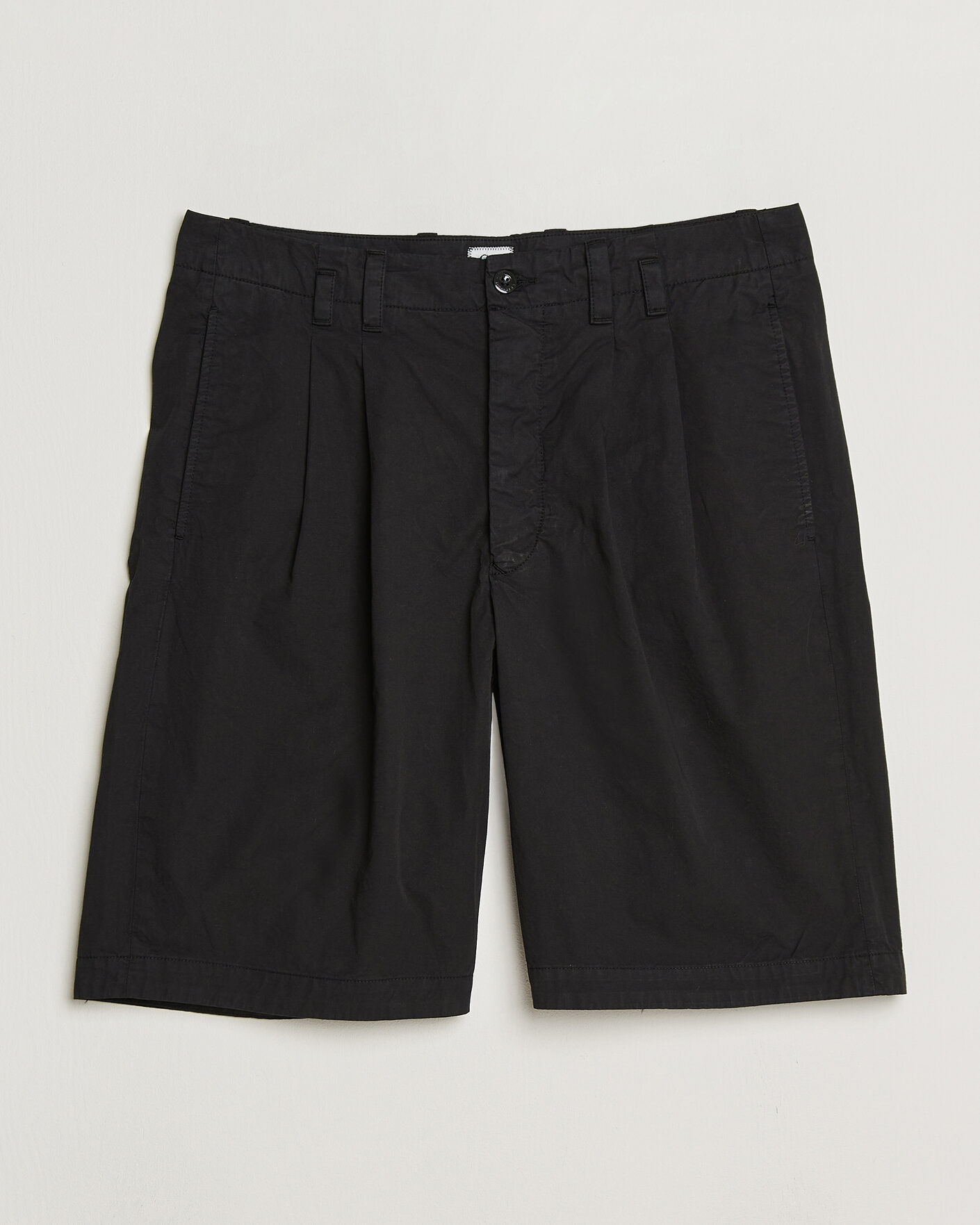 Hombres | Pantalones cortos | C.P. Company | Cotton Gabardine Pleated Loose Shorts Black