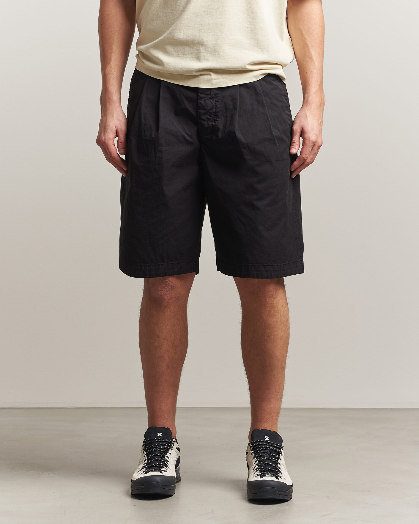 Hombres | Pantalones cortos | C.P. Company | Cotton Gabardine Pleated Loose Shorts Black