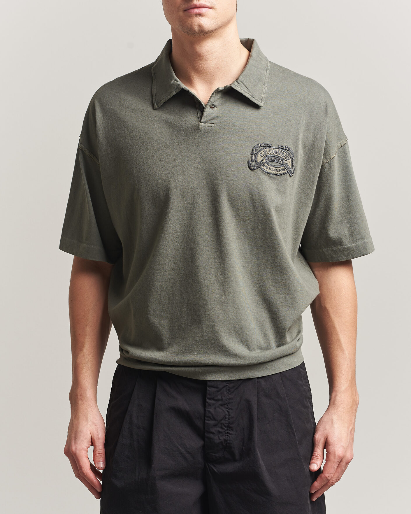 Hombres | Polos | C.P. Company | Boxy Fit Cotton Logo Polo Dark Green