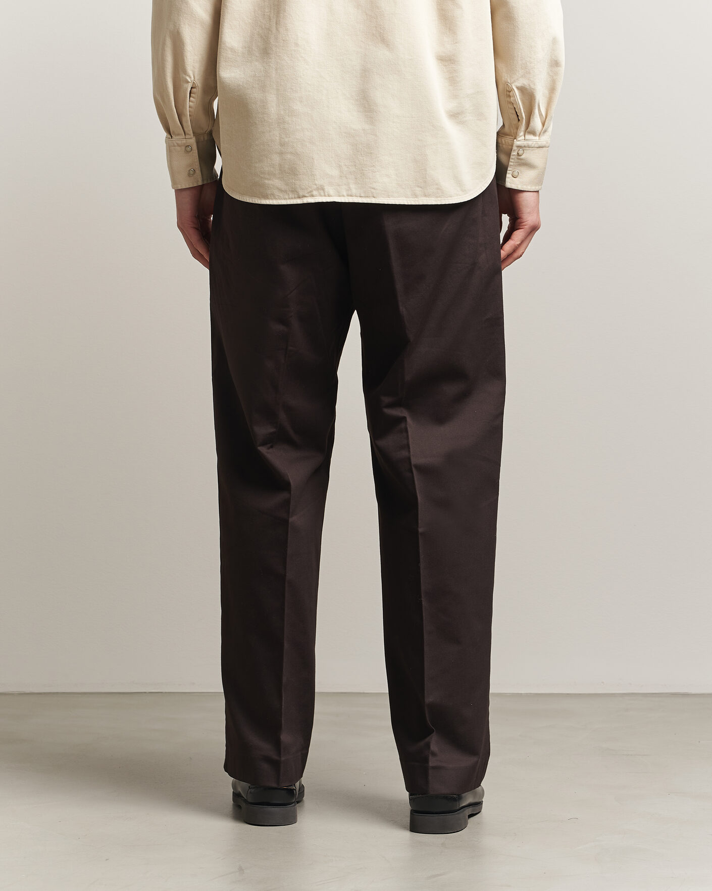 Hombres | Pantalones | NN07 | Kay Cotton Pleated Trousers Deep Truffle