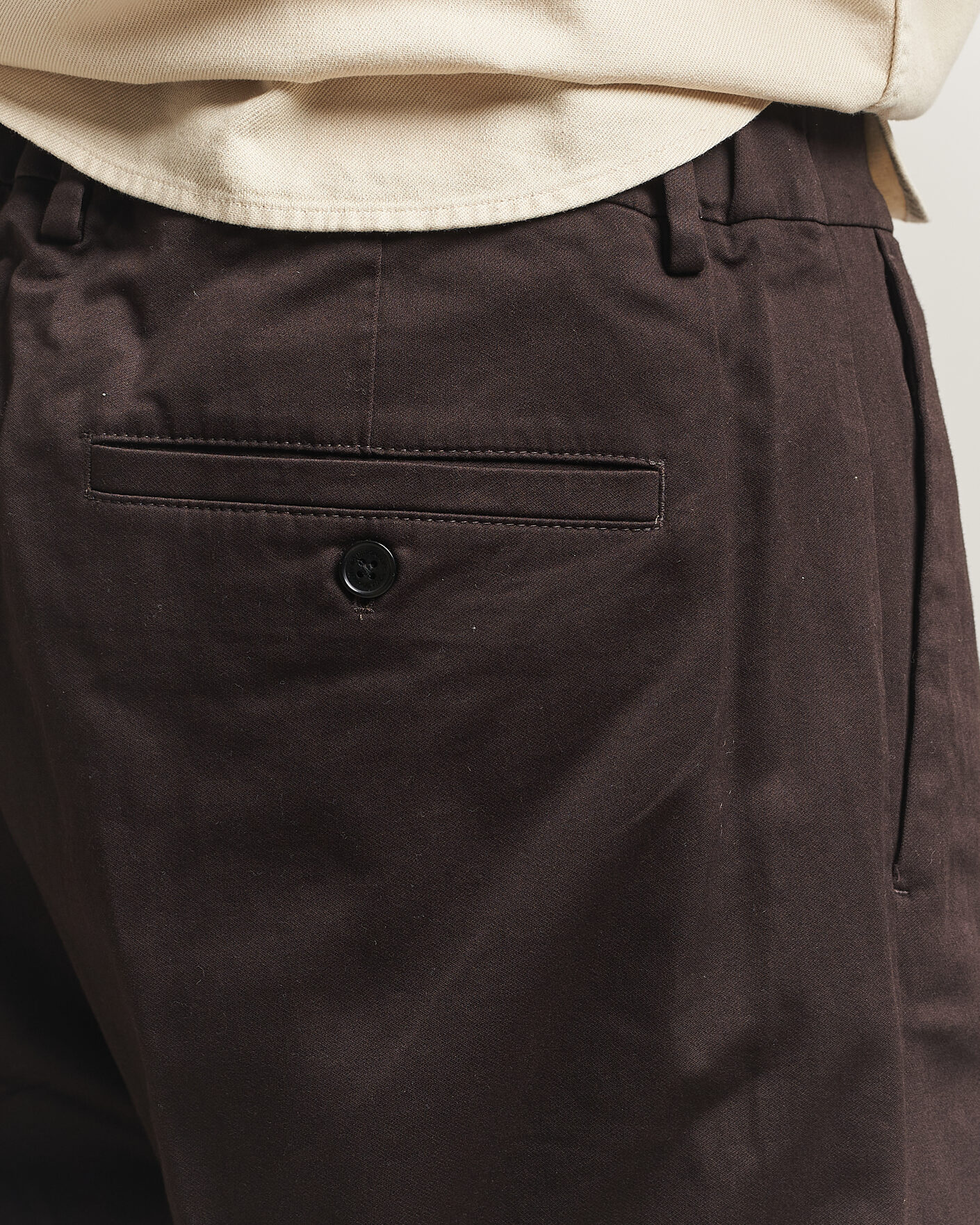 Hombres | Pantalones | NN07 | Kay Cotton Pleated Trousers Deep Truffle