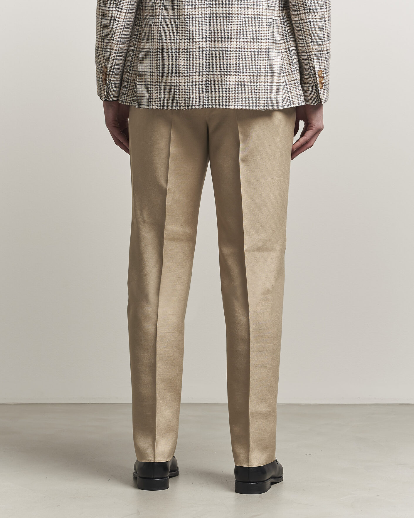 Hombres | Pantalones | Lardini | Palu Straight Fit Viscose/Silk Trousers Beige