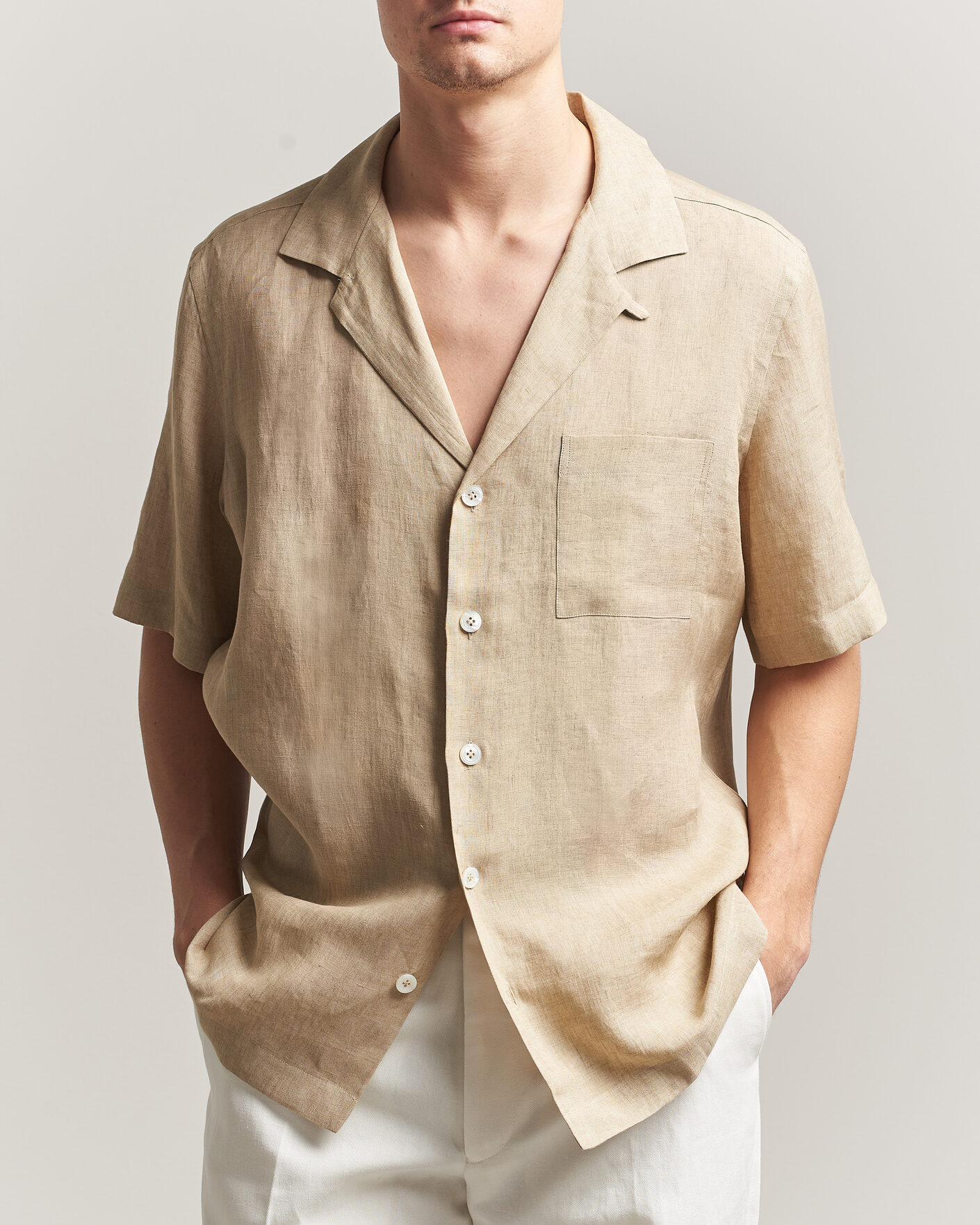 Hombres | Camisas | Lardini | Klop Short Sleeve Linen Resort Shirt Beige
