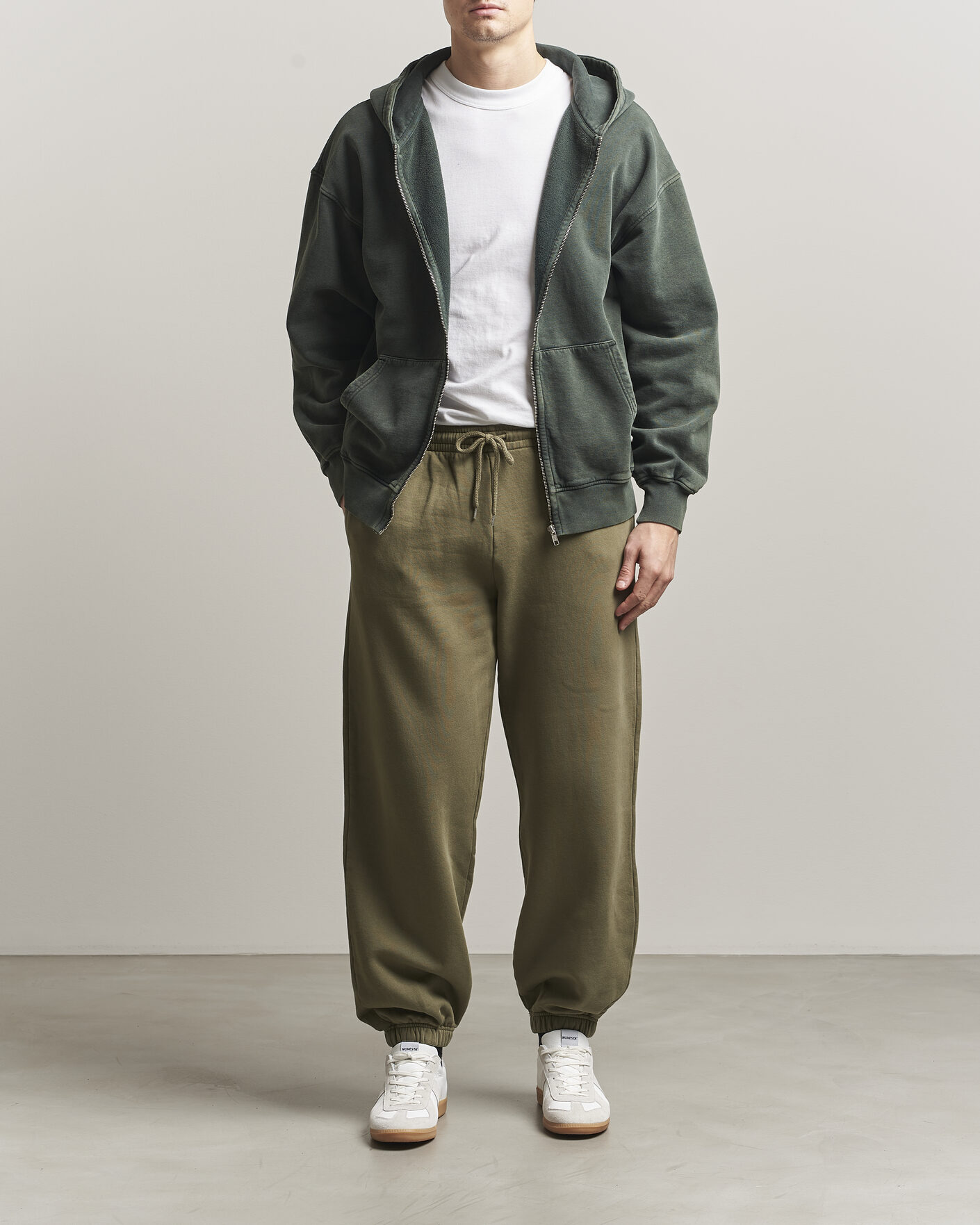 Hombres | Pantalones | Colorful Standard | Classic Organic Sweatpants Dusty Olive