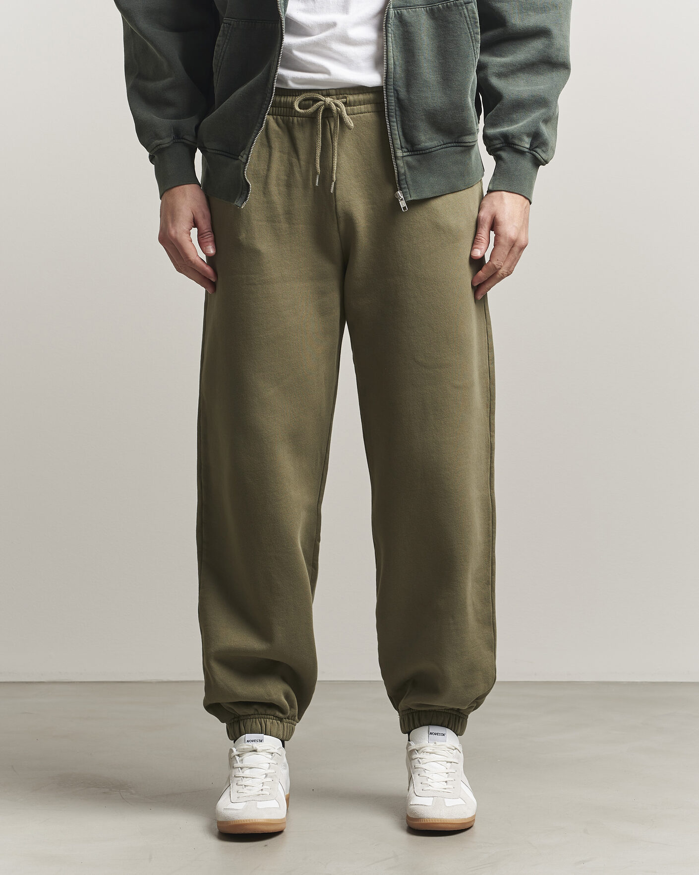 Hombres | Pantalones | Colorful Standard | Classic Organic Sweatpants Dusty Olive
