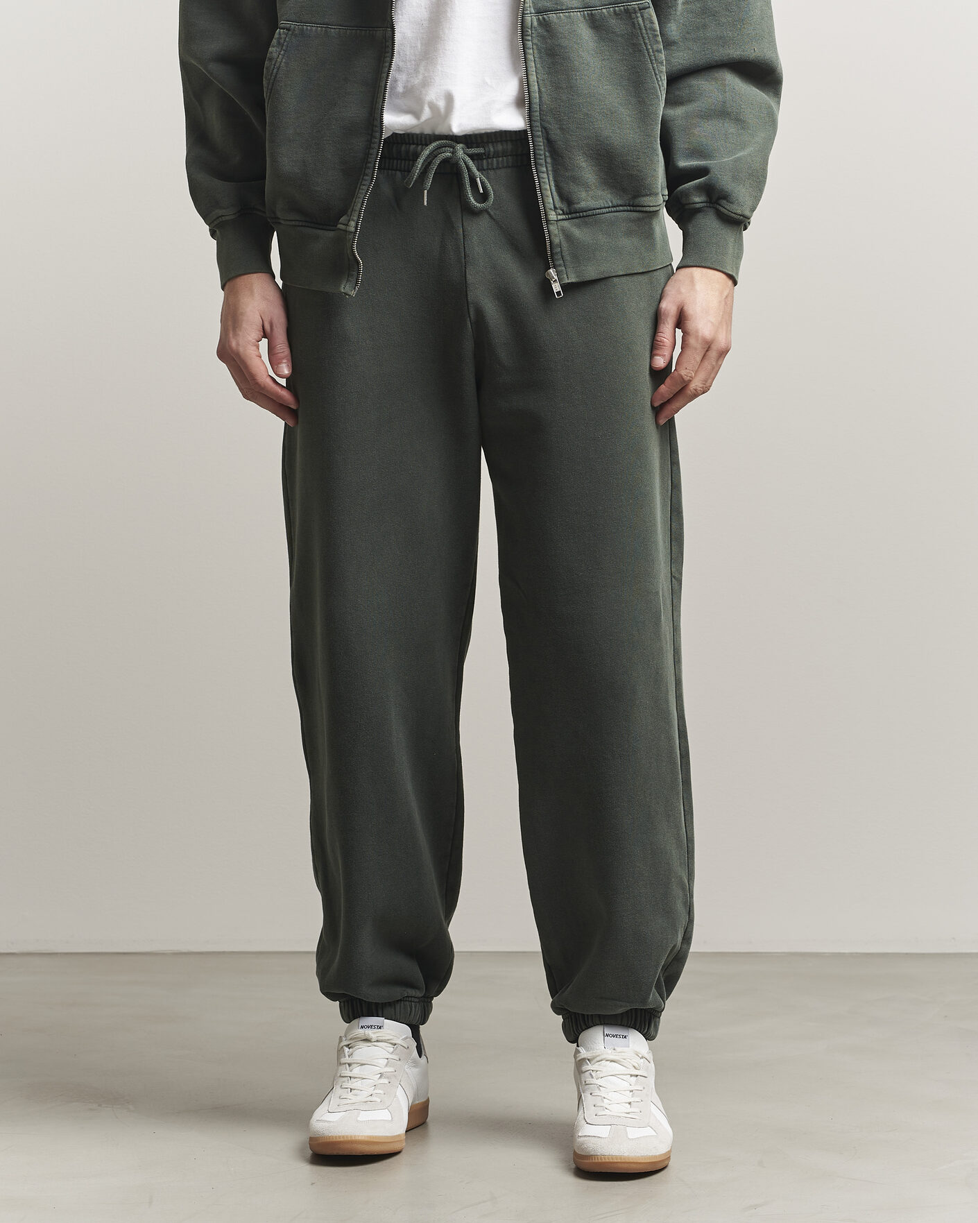 Hombres | Pantalones | Colorful Standard | Classic Organic Sweatpants Midnight Forest