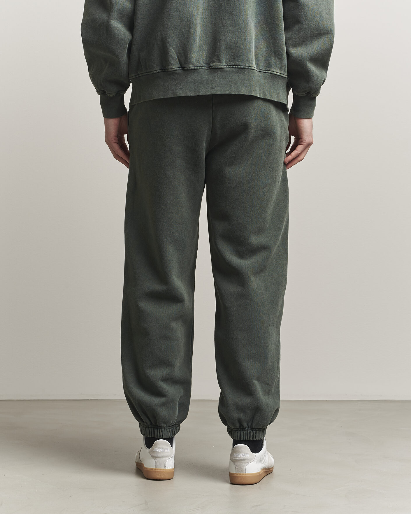Hombres | Pantalones | Colorful Standard | Classic Organic Sweatpants Midnight Forest