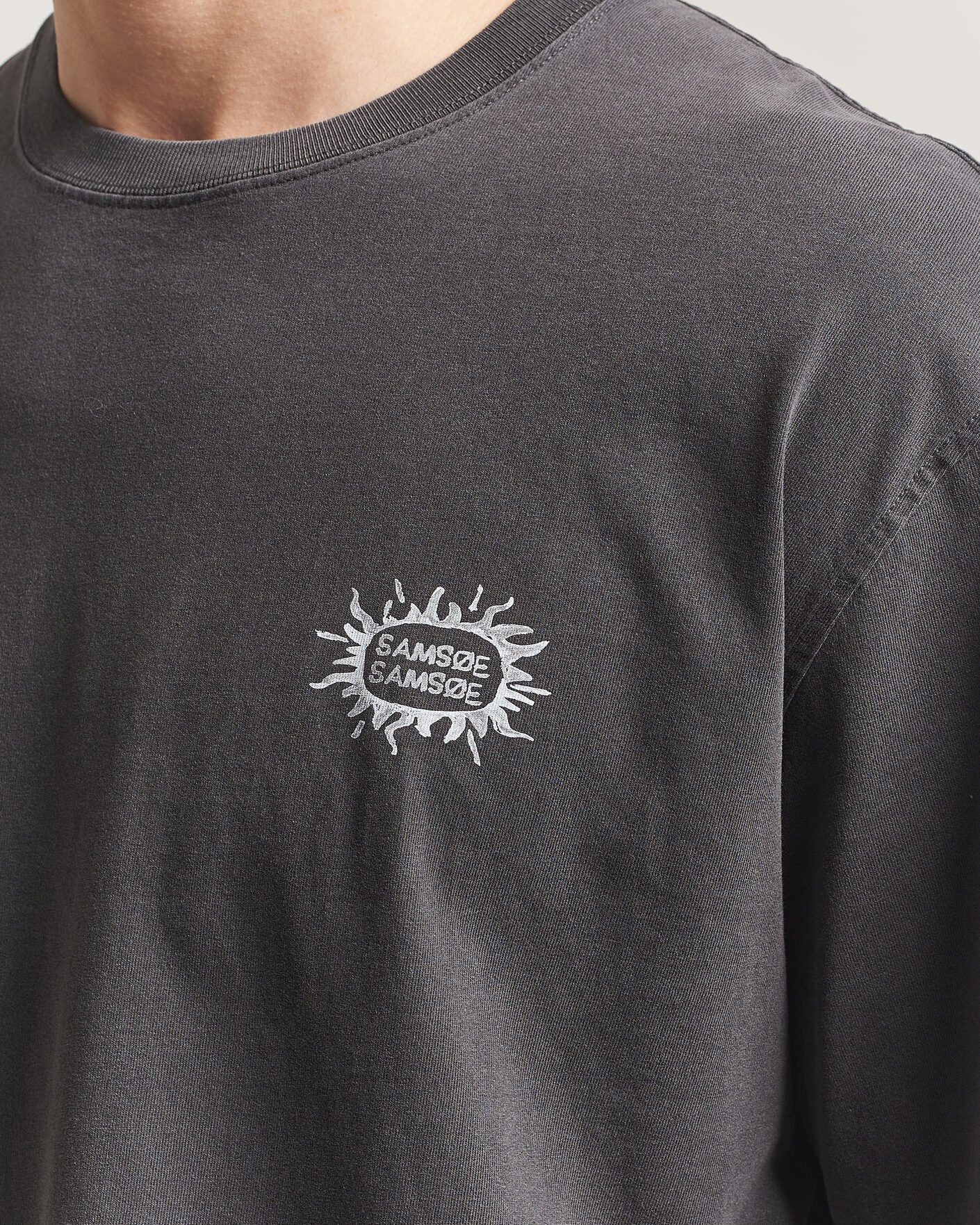 Hombres | Camisetas | Samsøe Samsøe | Gergei Printed Crew Neck T-Shirt Washed Black
