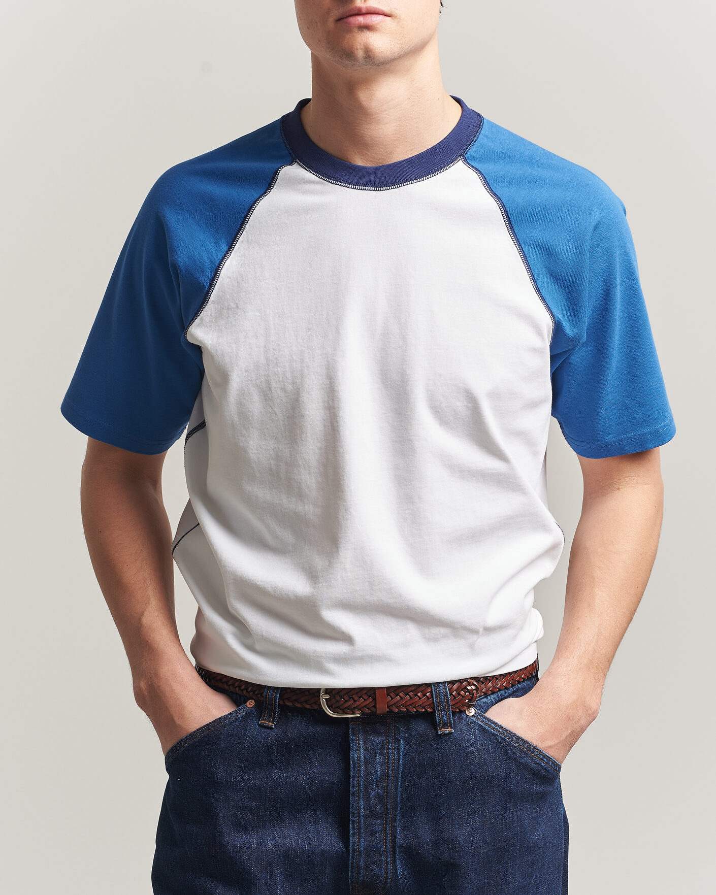 Hombres | Camisetas | Drake's | Two Tone Raglan T-Shirt White/Blue