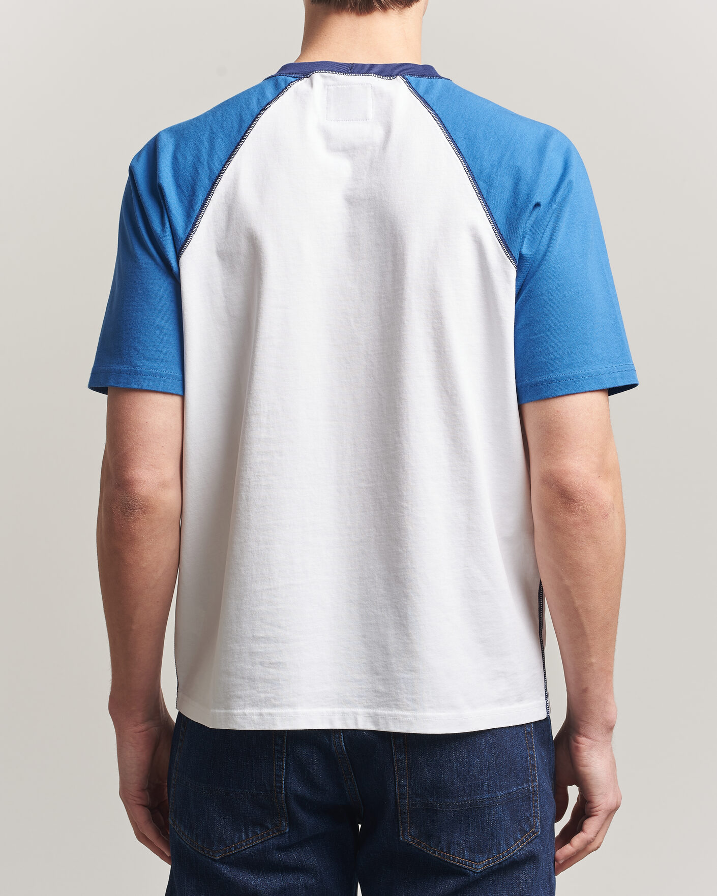 Hombres | Camisetas | Drake's | Two Tone Raglan T-Shirt White/Blue