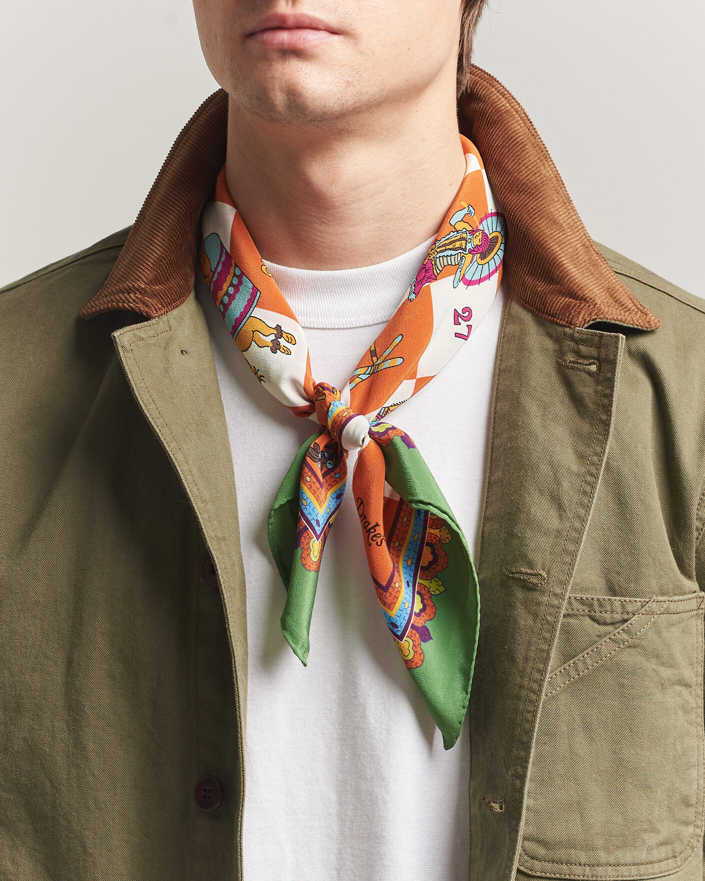 Hombres | Bufandas elegantes | Drake's | Snakes & Ladders Print Crepe Silk Bandana Green