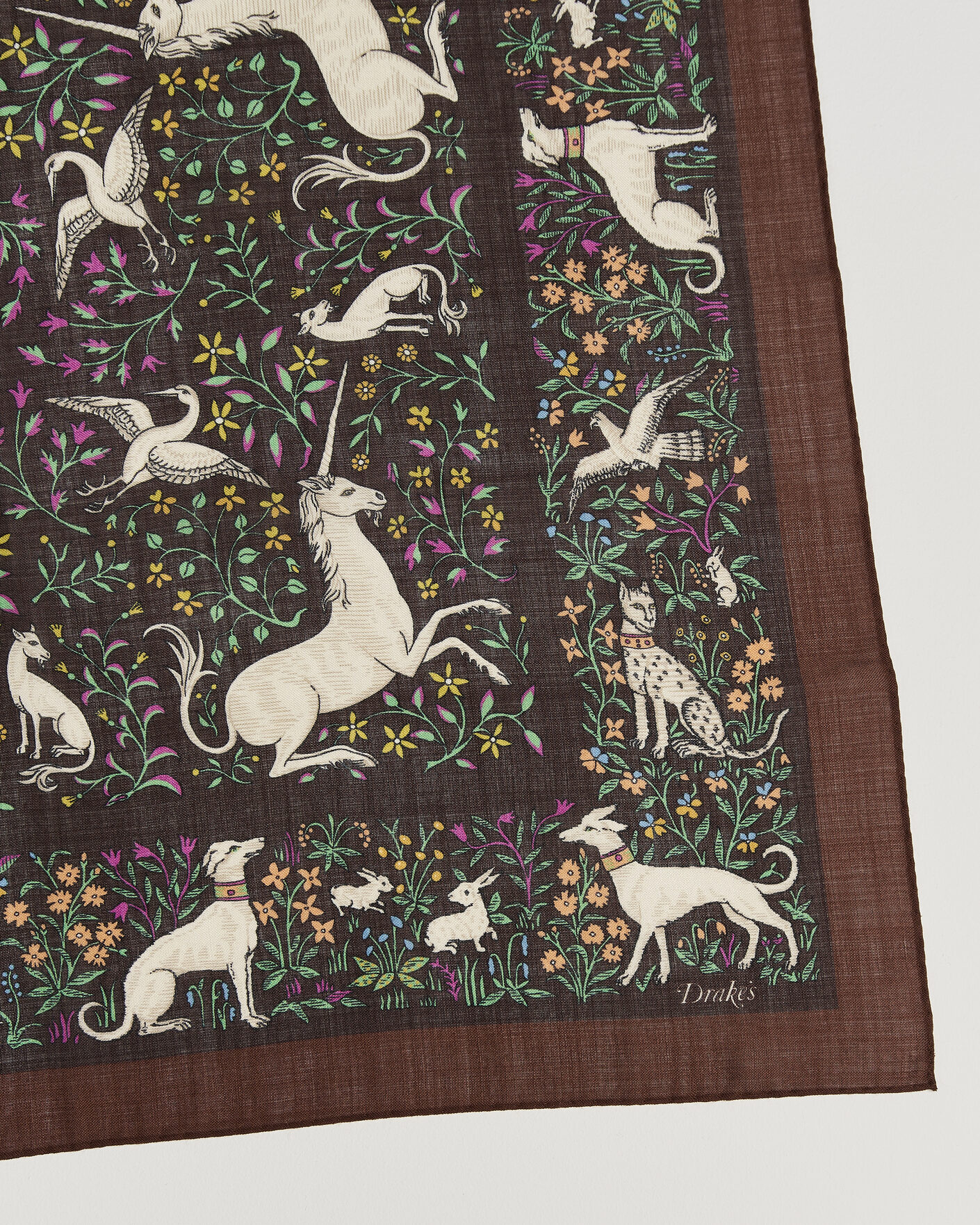 Hombres | Bufandas elegantes | Drake's | Unicorn Print Wool/Silk Bandana Brown