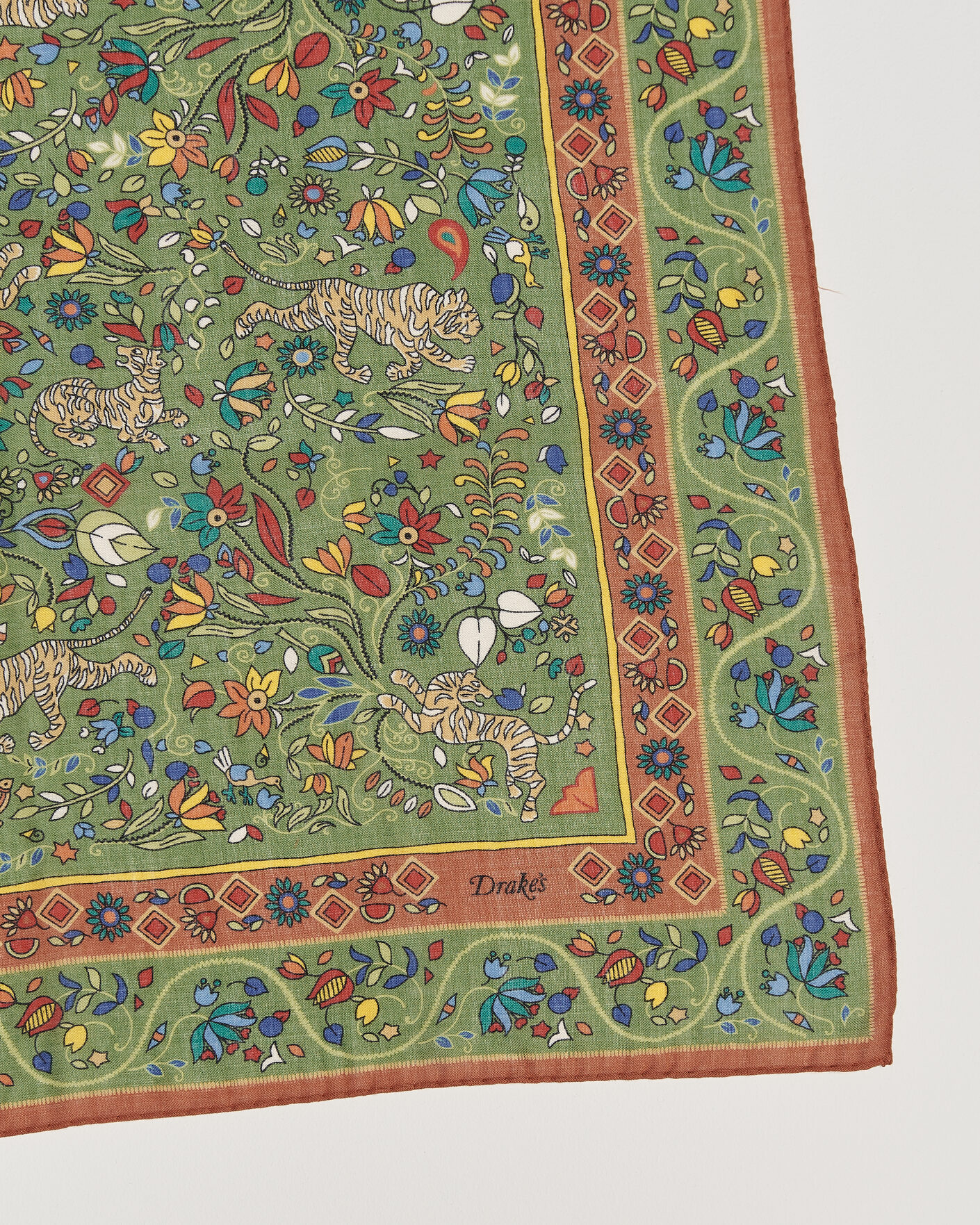 Hombres | Bufandas elegantes | Drake's | Tiger Garden Wool/Silk Bandana Green