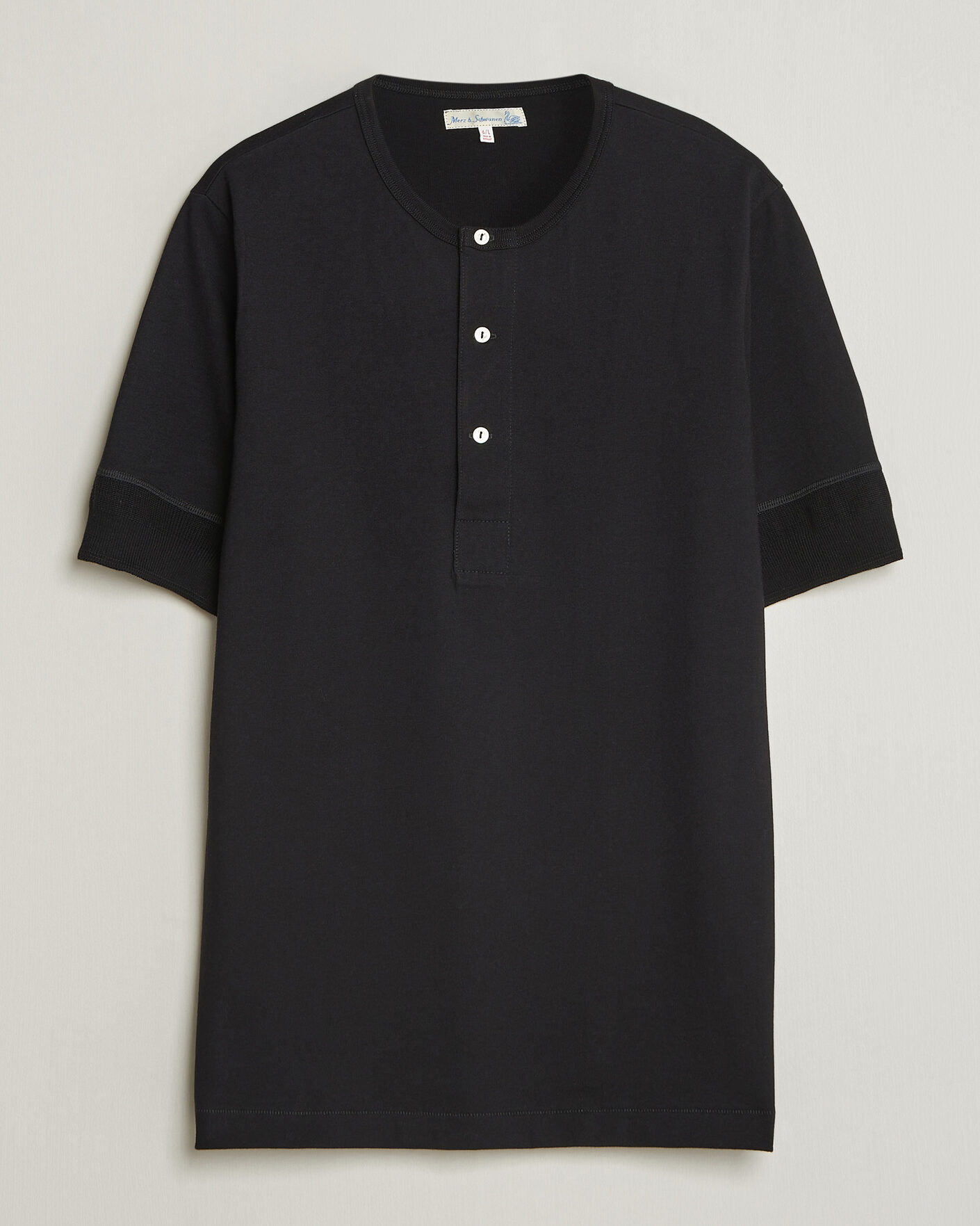 Hombres | Camisetas | Merz b. Schwanen | Classic Organic Cotton Short Sleeve Henley Black