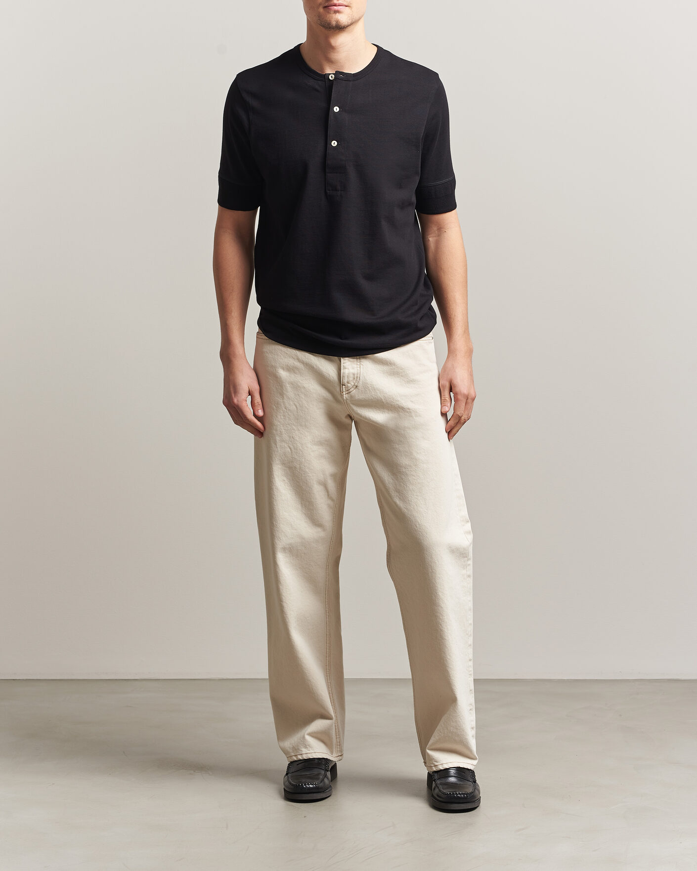Hombres | Camisetas | Merz b. Schwanen | Classic Organic Cotton Short Sleeve Henley Black