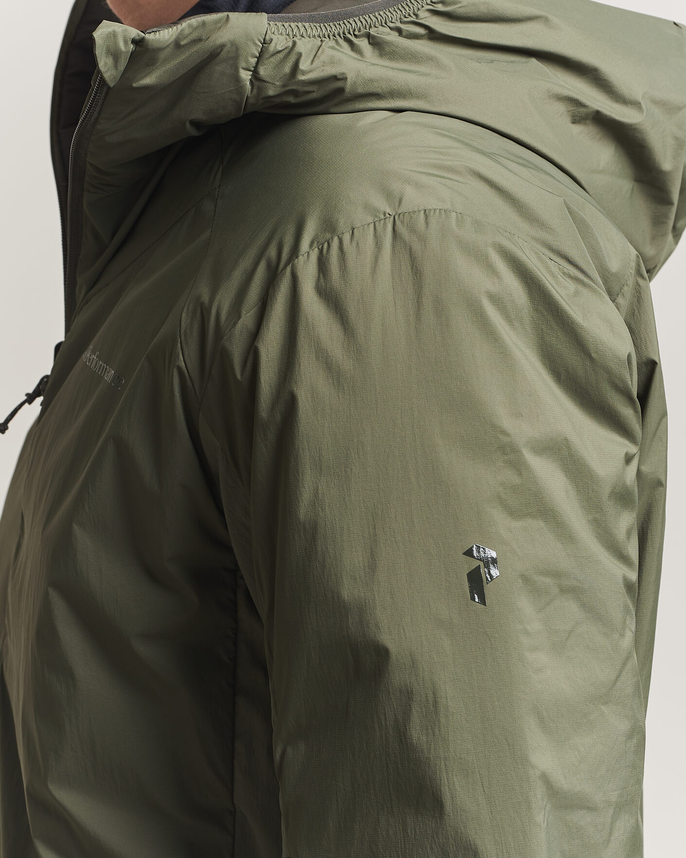 Hombres | Abrigos y chaquetas | Peak Performance | Freelight Reversible Hooded Jacket Pine Needle