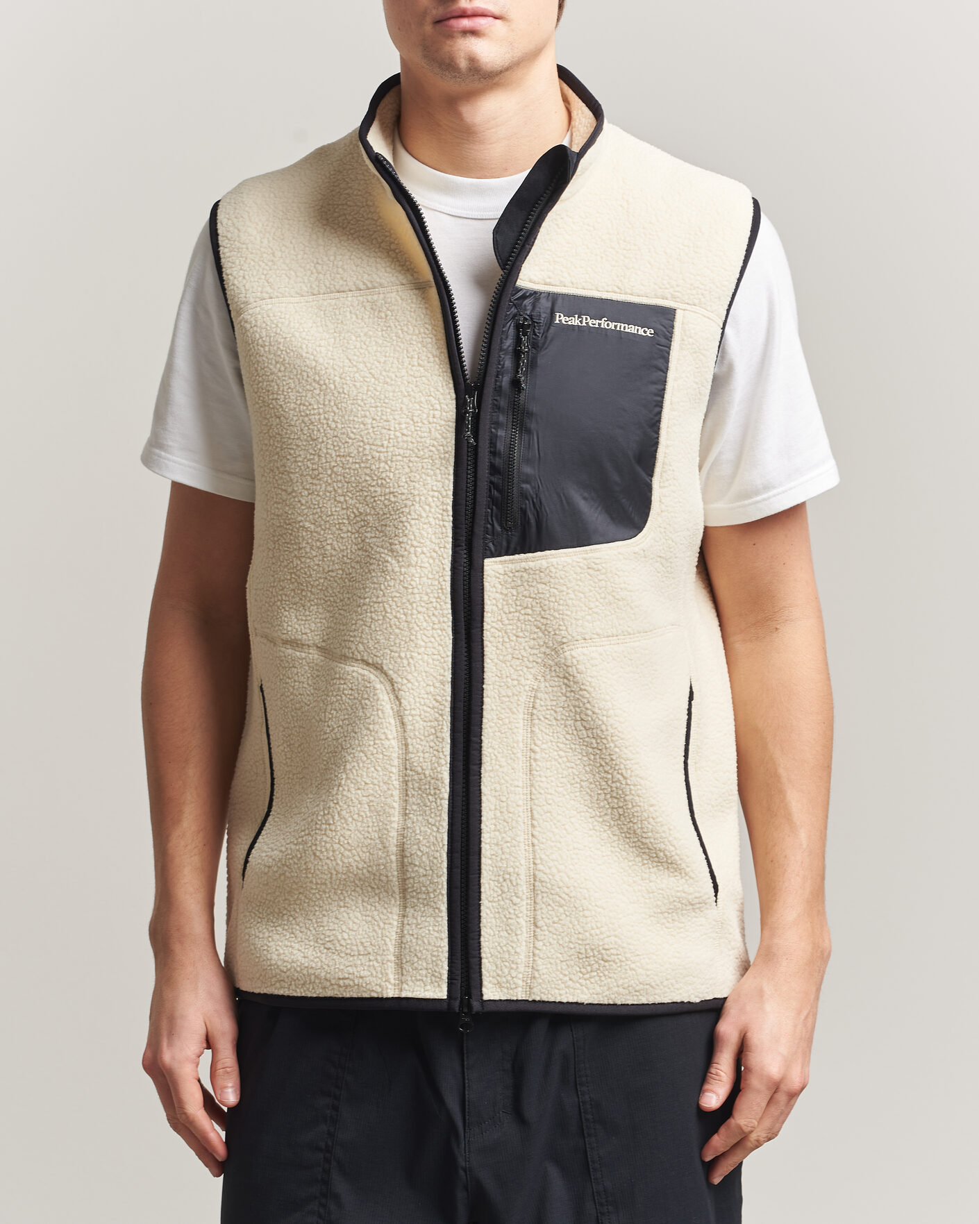Hombres | Chalecos | Peak Performance | Nature Rush Pile Vest Sand Fog