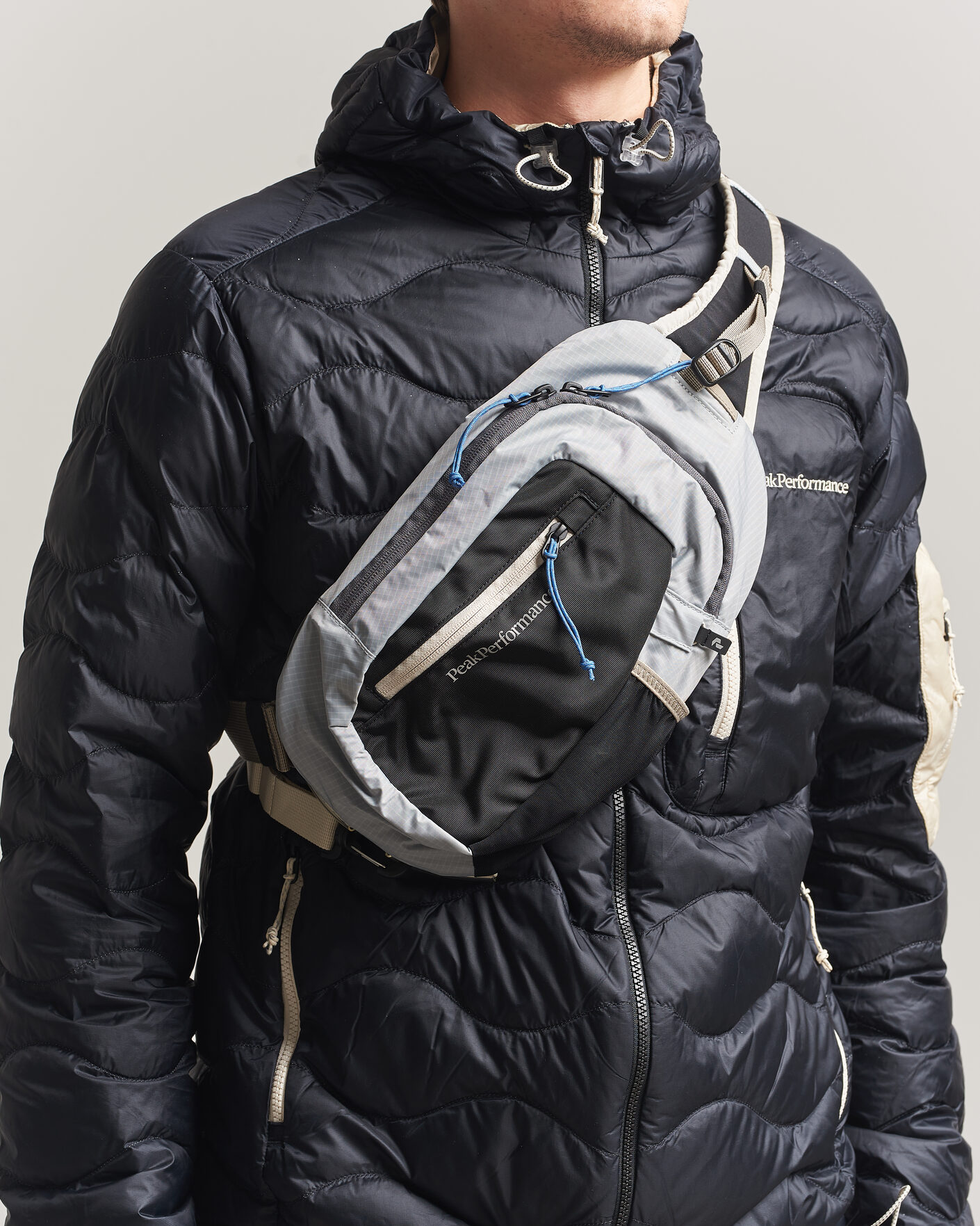 Hombres | Bolsos | Peak Performance | Outdoor Sling Bag Summit Smoke
