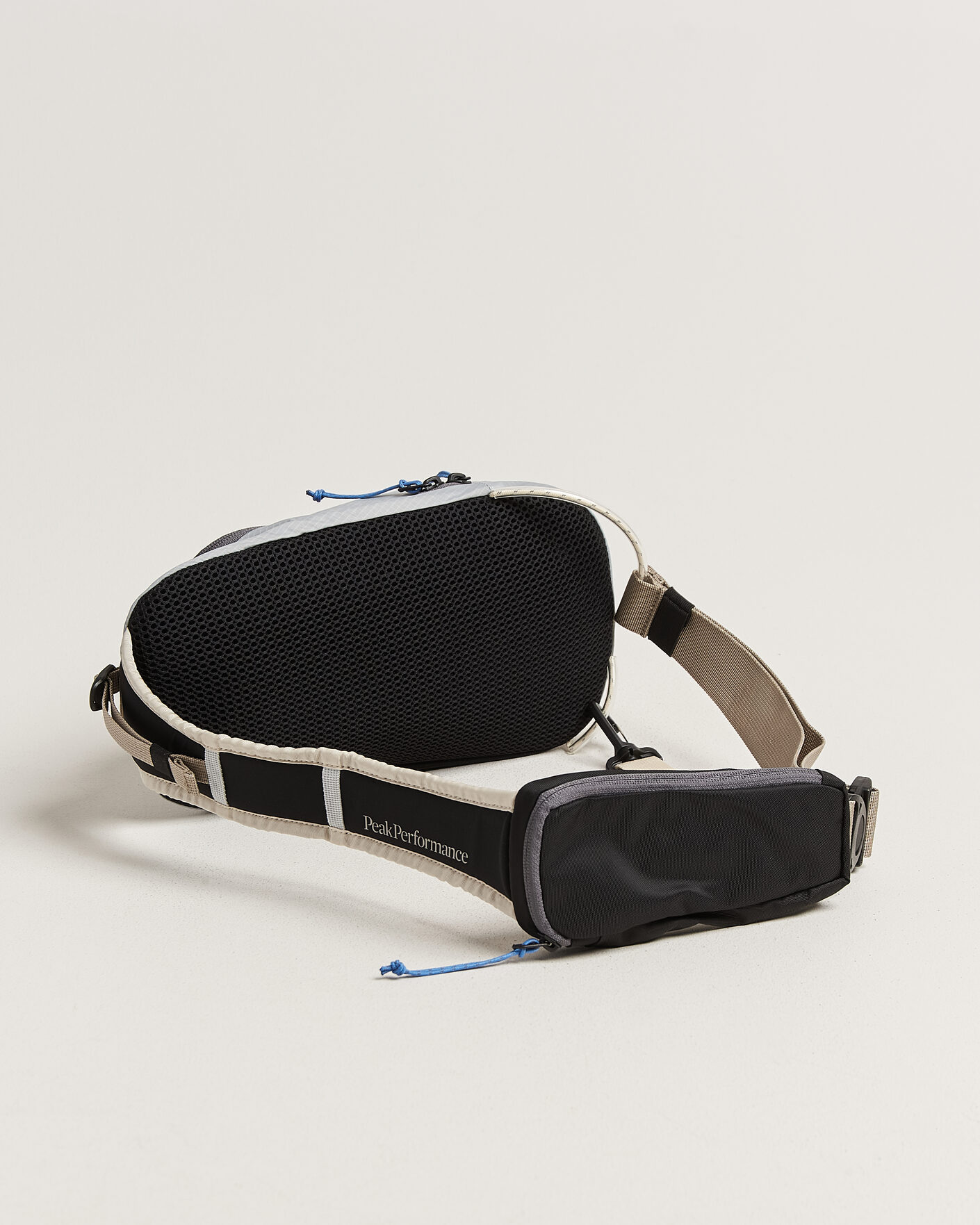 Hombres | Bolsos | Peak Performance | Outdoor Sling Bag Summit Smoke