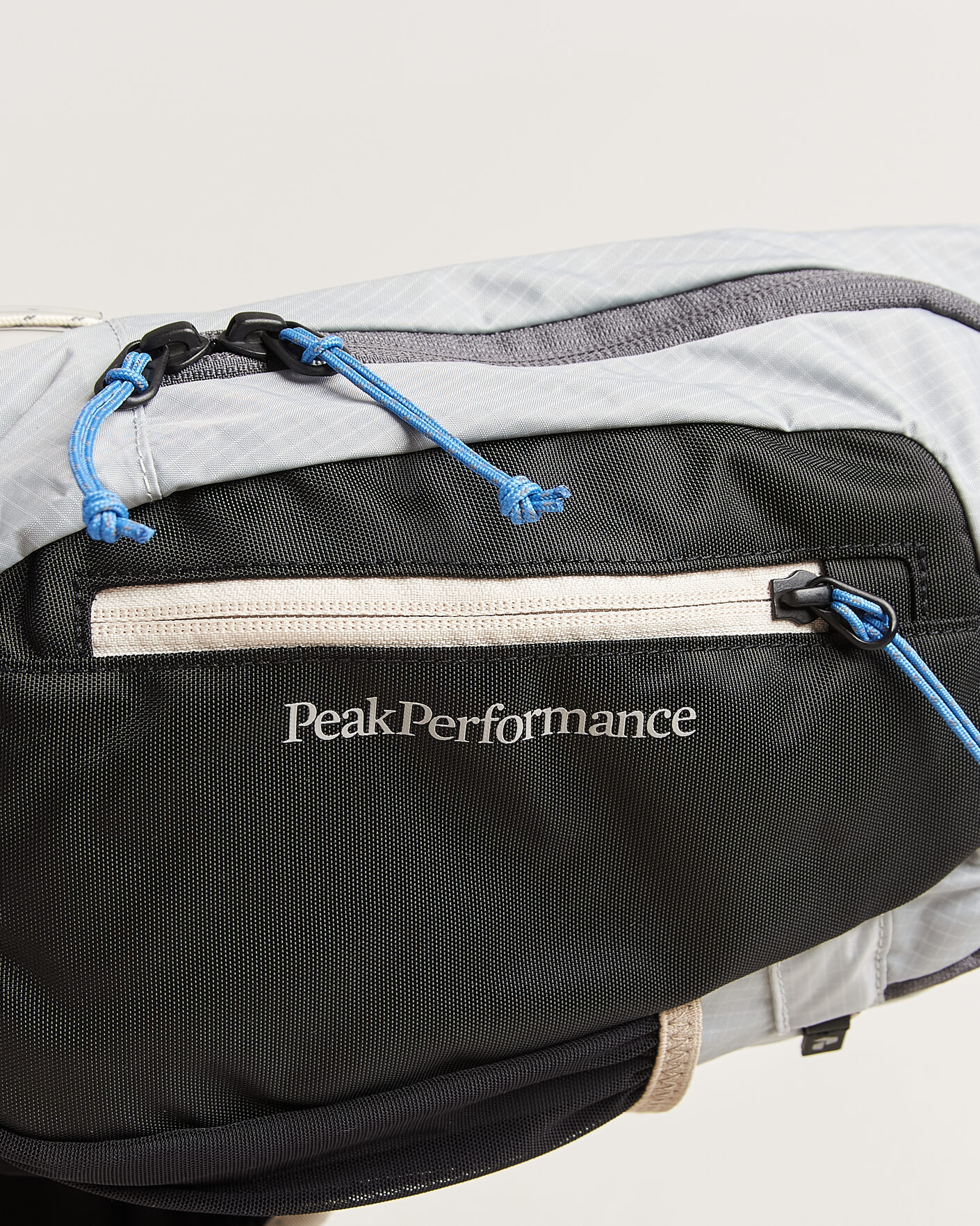 Hombres | Bolsos | Peak Performance | Outdoor Sling Bag Summit Smoke
