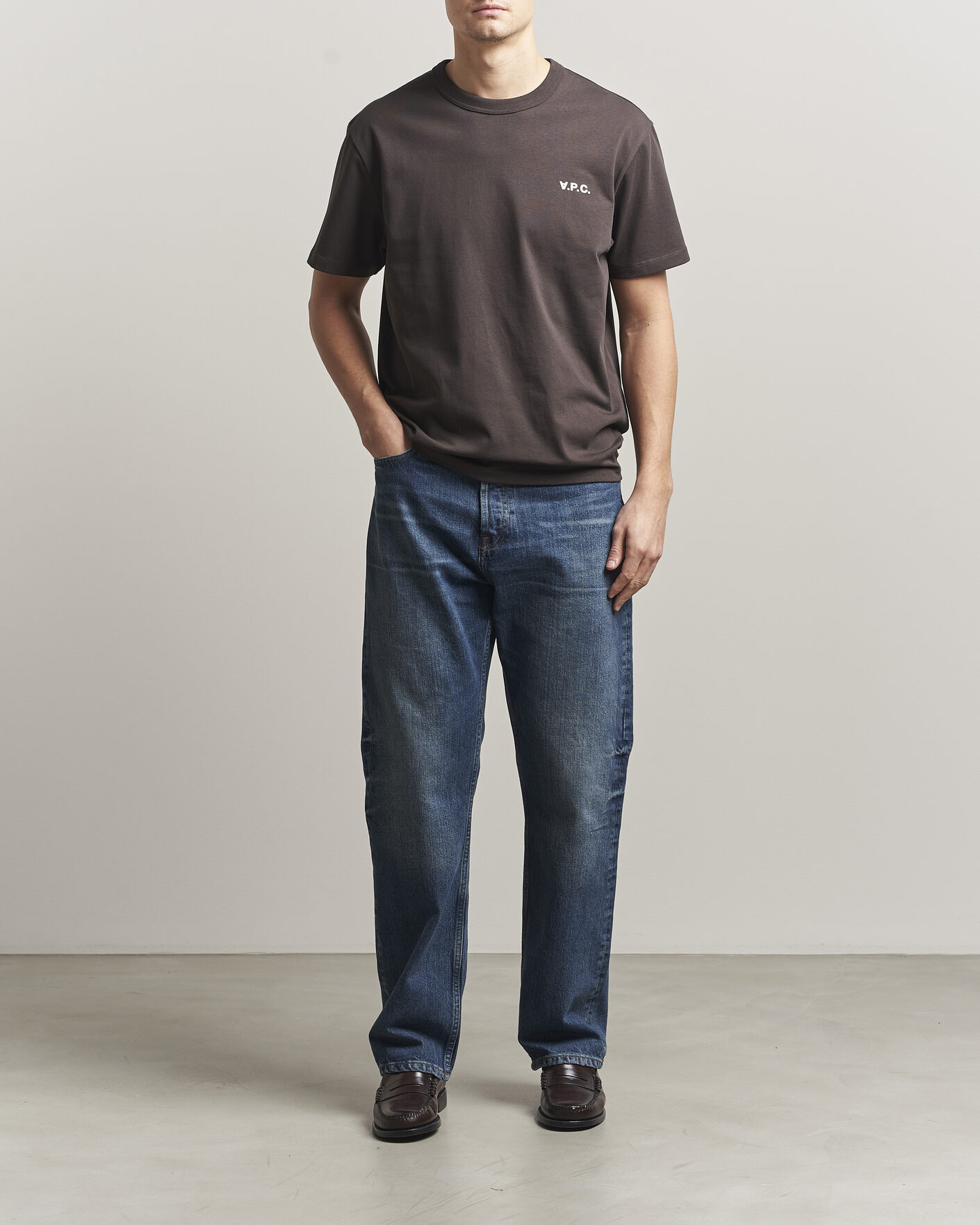 Hombres | Camisetas | A.P.C. | Boxy Fit Petit VPC T-Shirt Ecru Brown