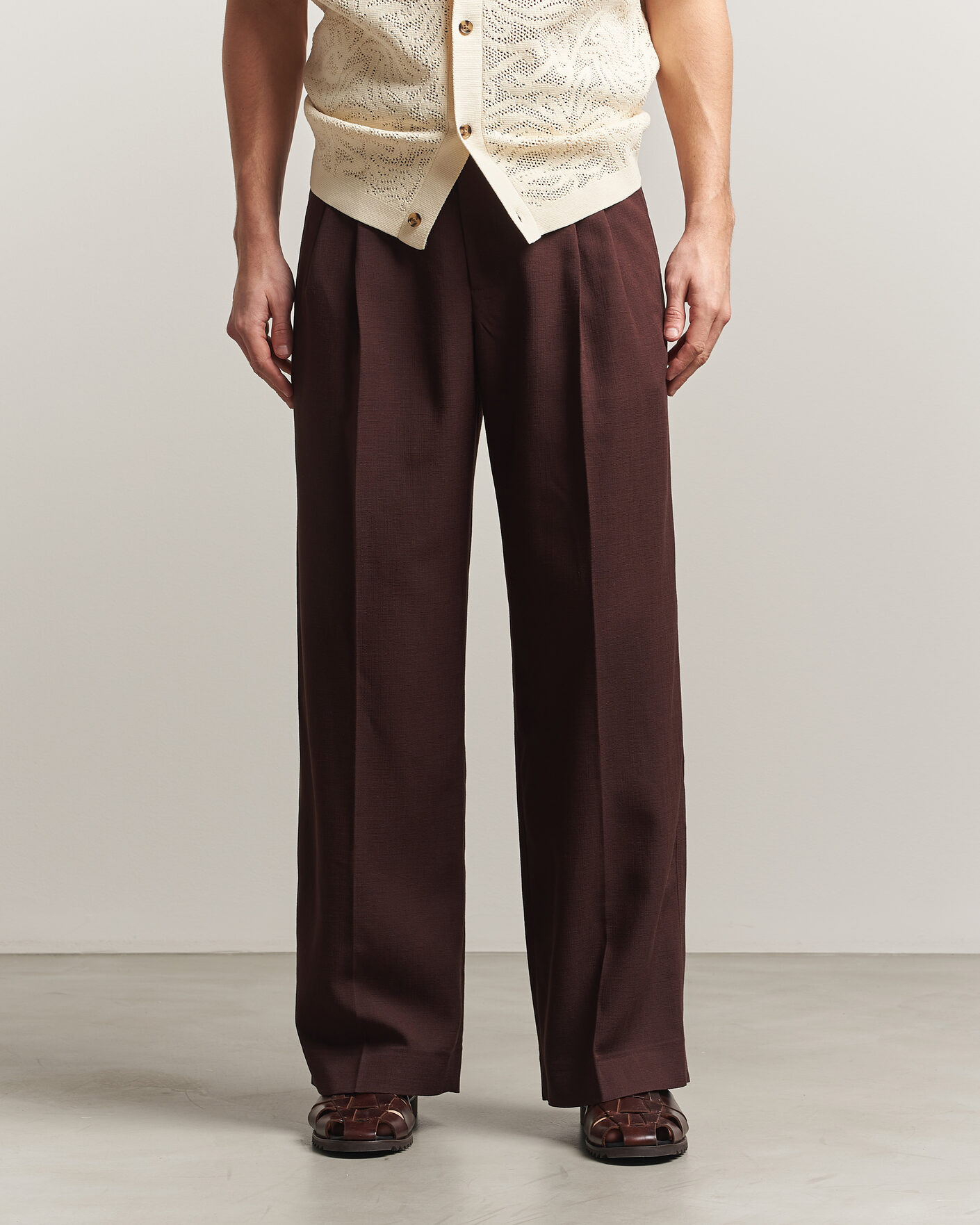 Hombres | Pantalones | Drôle de Monsieur | Viscose Pleated Trousers Brown