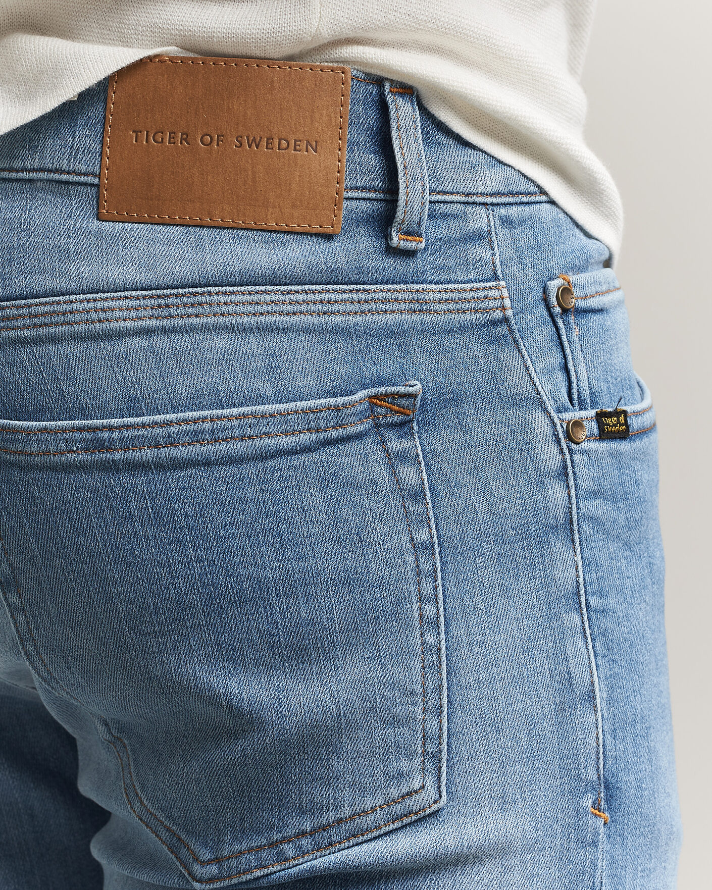 Hombres | Pantalones | Tiger of Sweden | Evolve Jeans Light Blue