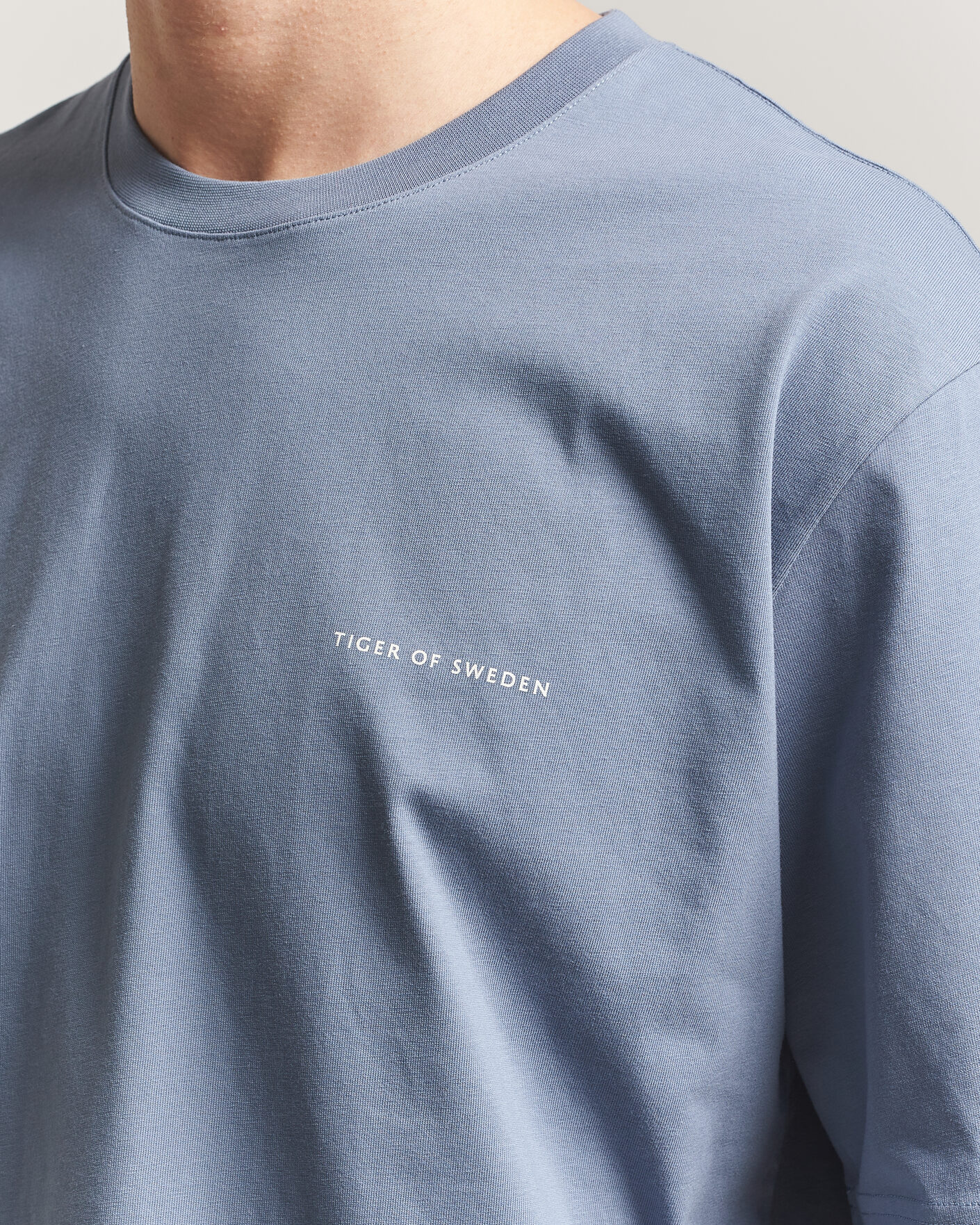 Hombres | Camisetas | Tiger of Sweden | Pro Logo Crew Neck T-Shirt Dull Blue