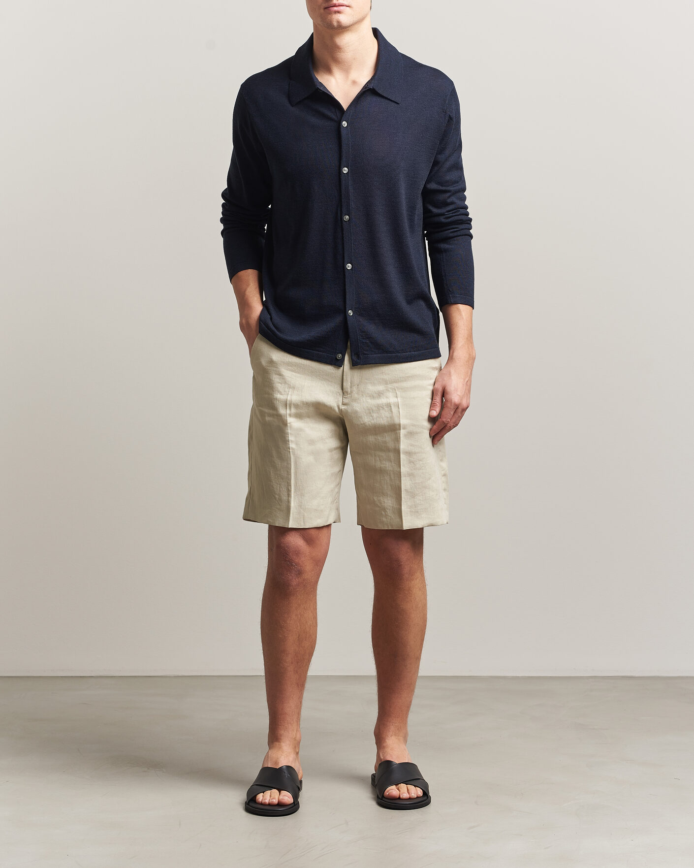 Hombres | Pantalones cortos | Tiger of Sweden | Troy Pleated Linen Shorts Cream Sand