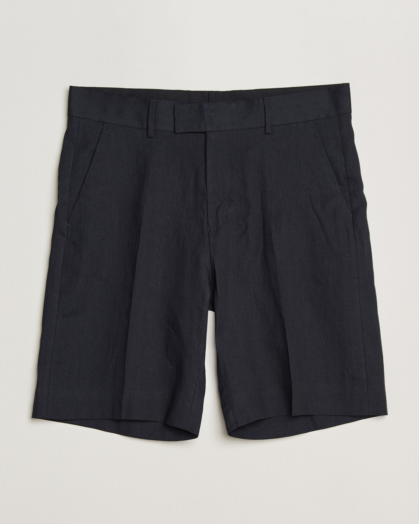 Hombres | Pantalones cortos | Tiger of Sweden | Troy Pleated Linen Shorts Midnight Blue