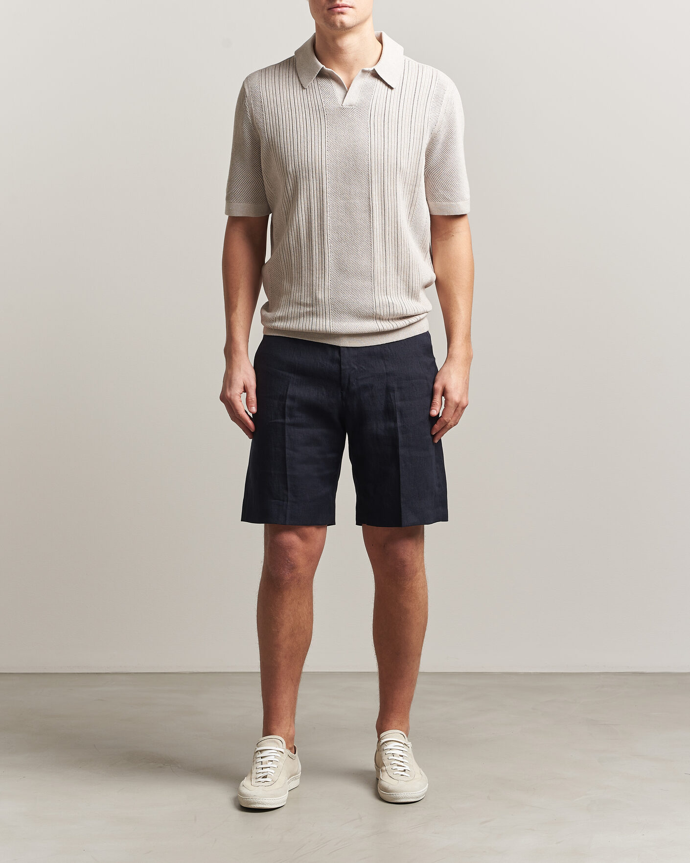 Hombres | Pantalones cortos | Tiger of Sweden | Troy Pleated Linen Shorts Midnight Blue