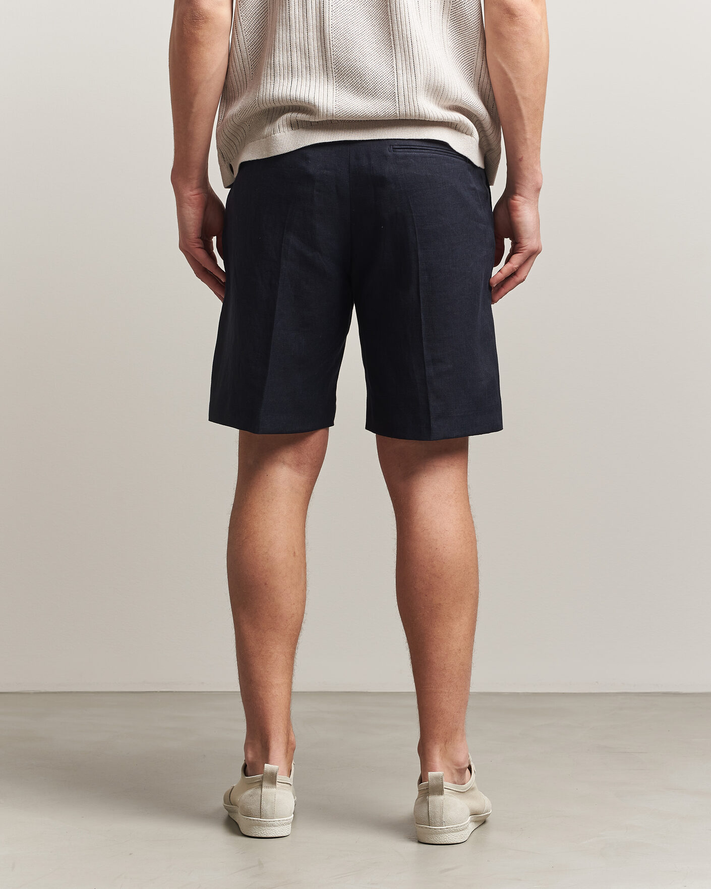 Hombres | Pantalones cortos | Tiger of Sweden | Troy Pleated Linen Shorts Midnight Blue