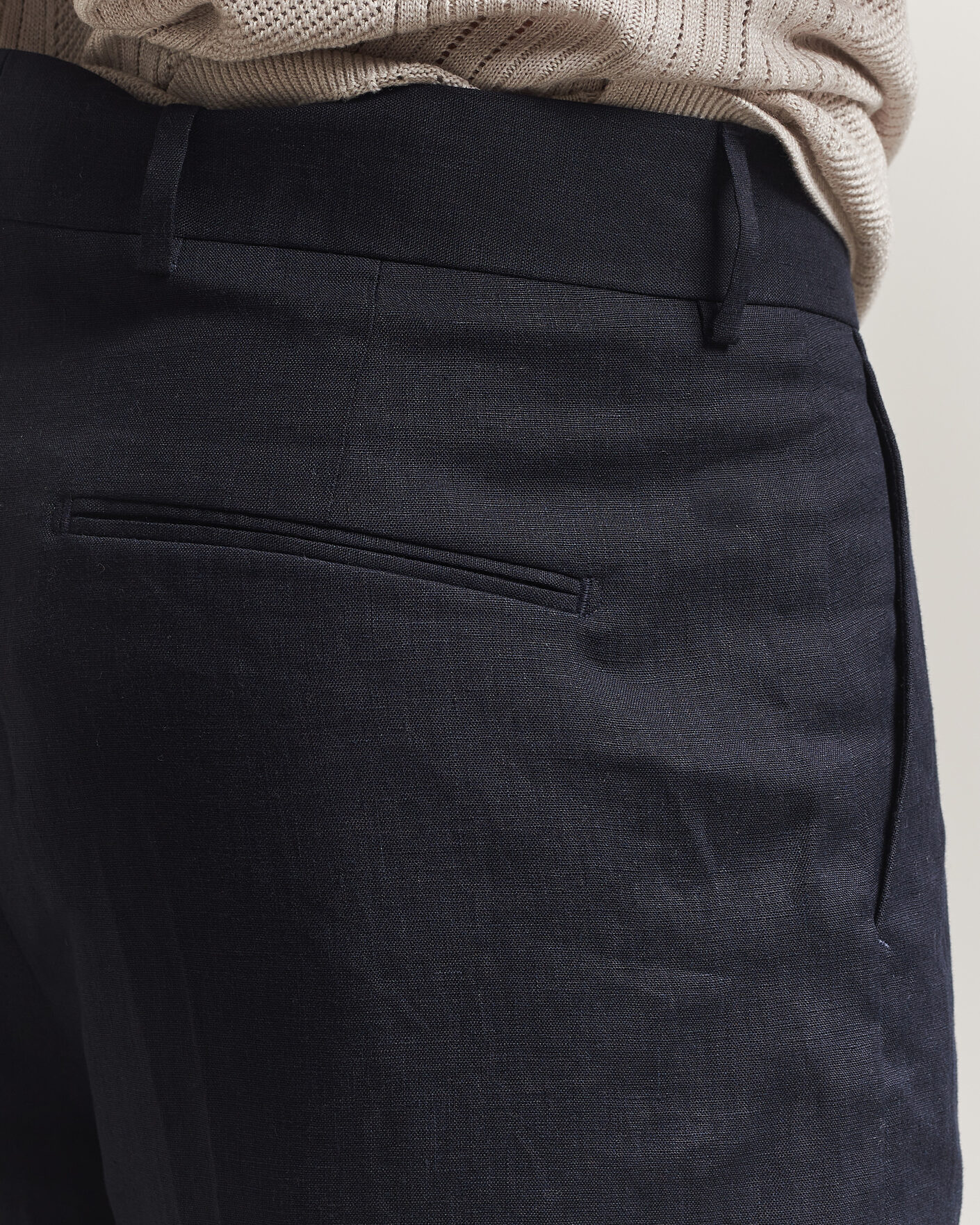 Hombres | Pantalones cortos | Tiger of Sweden | Troy Pleated Linen Shorts Midnight Blue