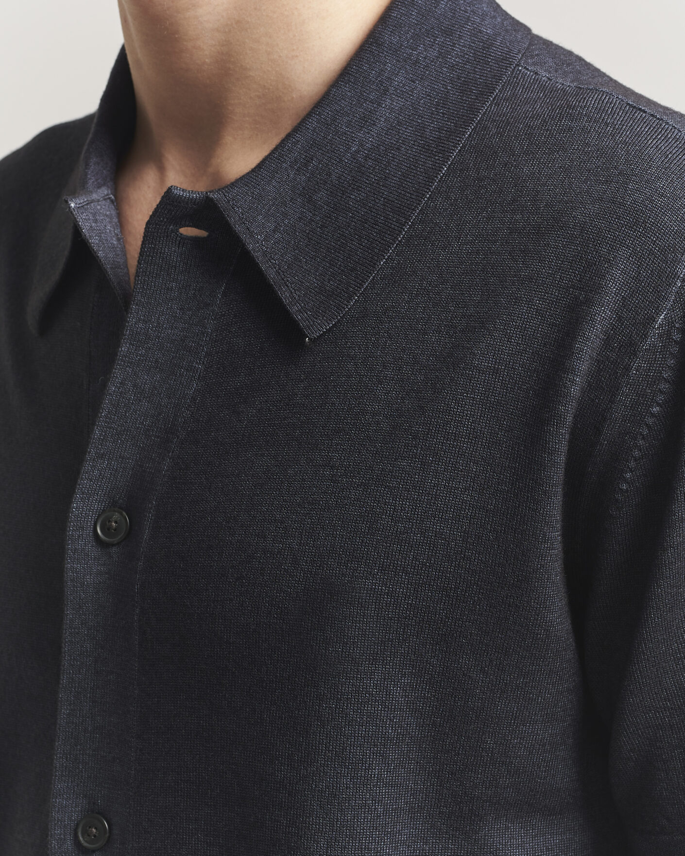 Hombres | Camisas | Tiger of Sweden | Araawen Merino Knitted Short Sleeve Shirt Light Ink