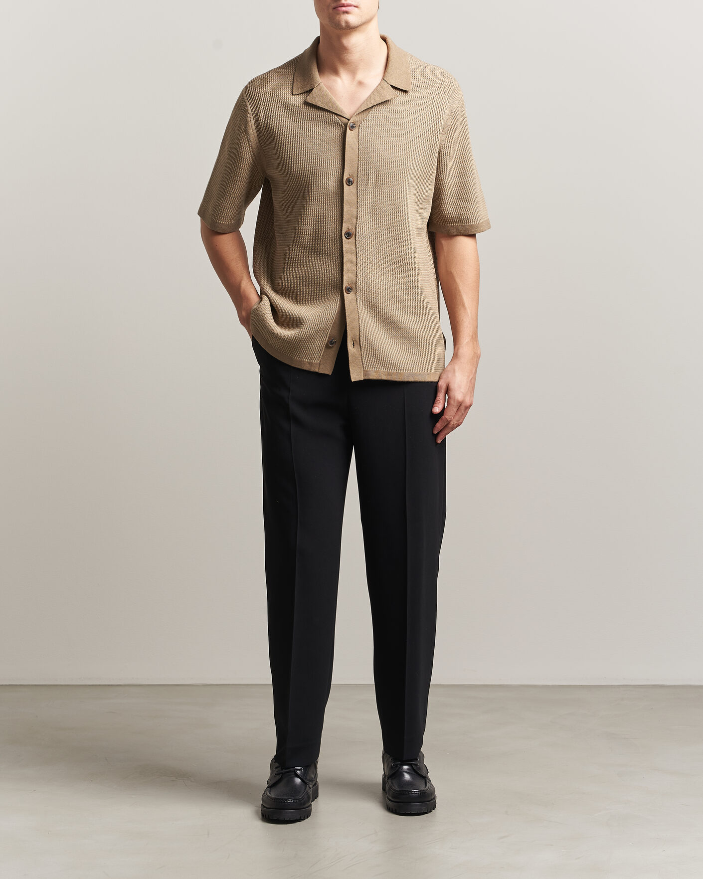 Hombres | Camisas | Tiger of Sweden | River Knitted Short Sleeve Shirt Umber Brown