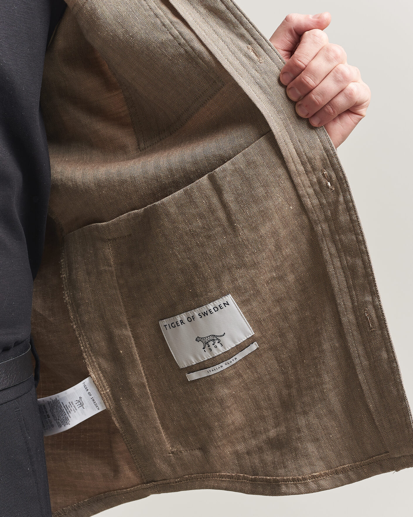 Hombres | Camisas | Tiger of Sweden | Bishop Linen Overshirt Vintage Beige