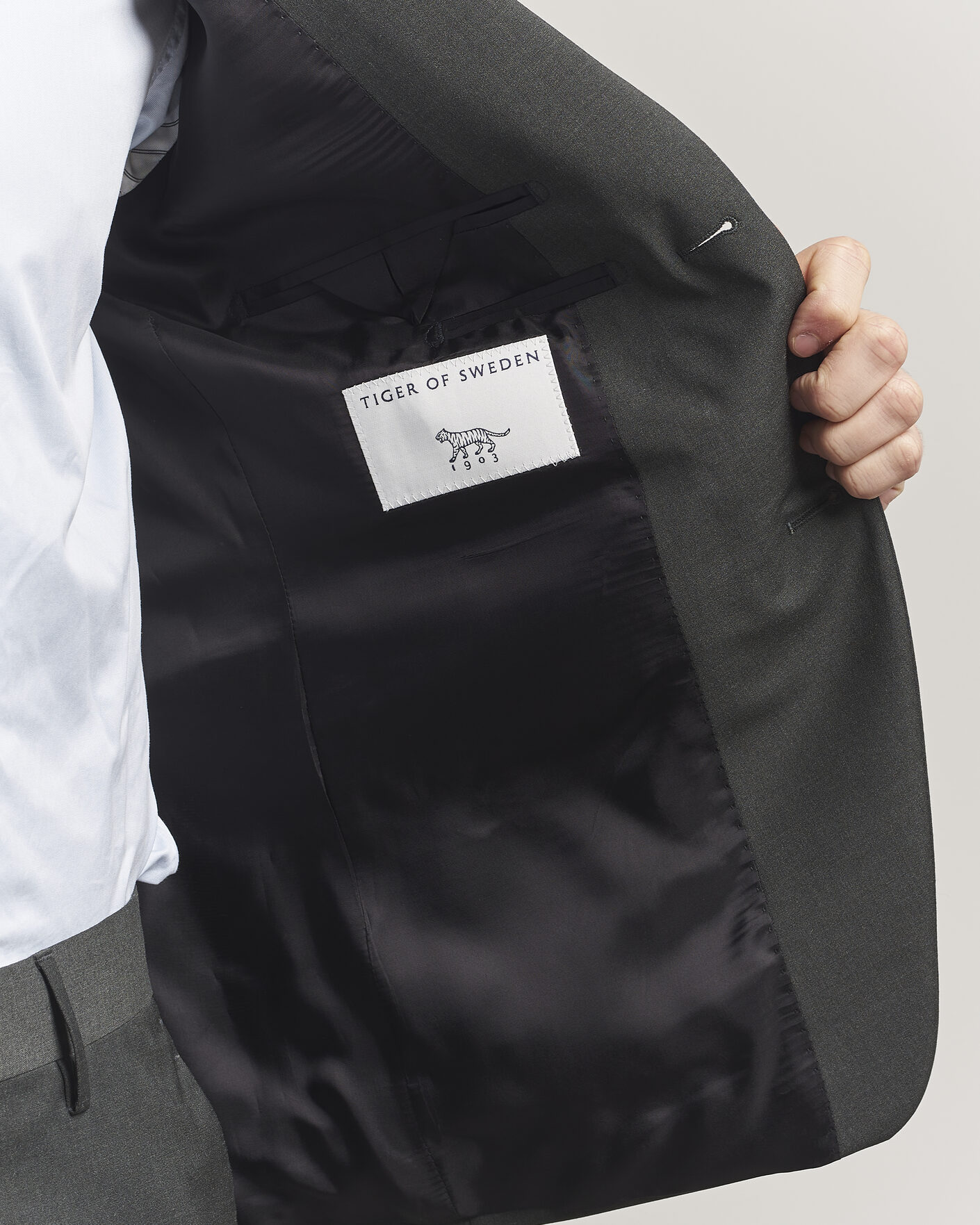 Hombres | Blazers | Tiger of Sweden | Jamie Wool Travel Suit Blazer Olive Extreme