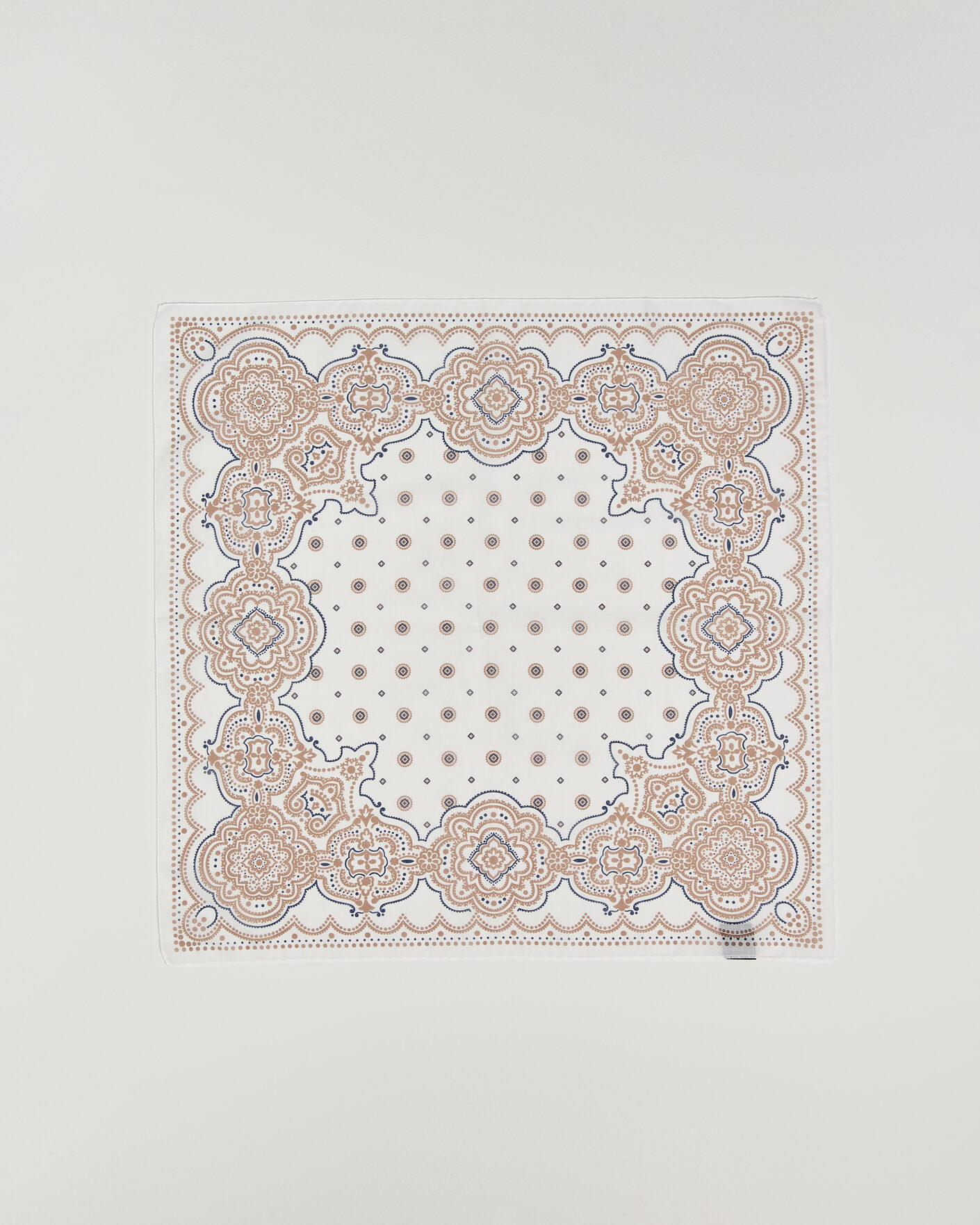 Hombres | Bufandas elegantes | Amanda Christensen | Cotton Voilé Medallion Bandana Cream
