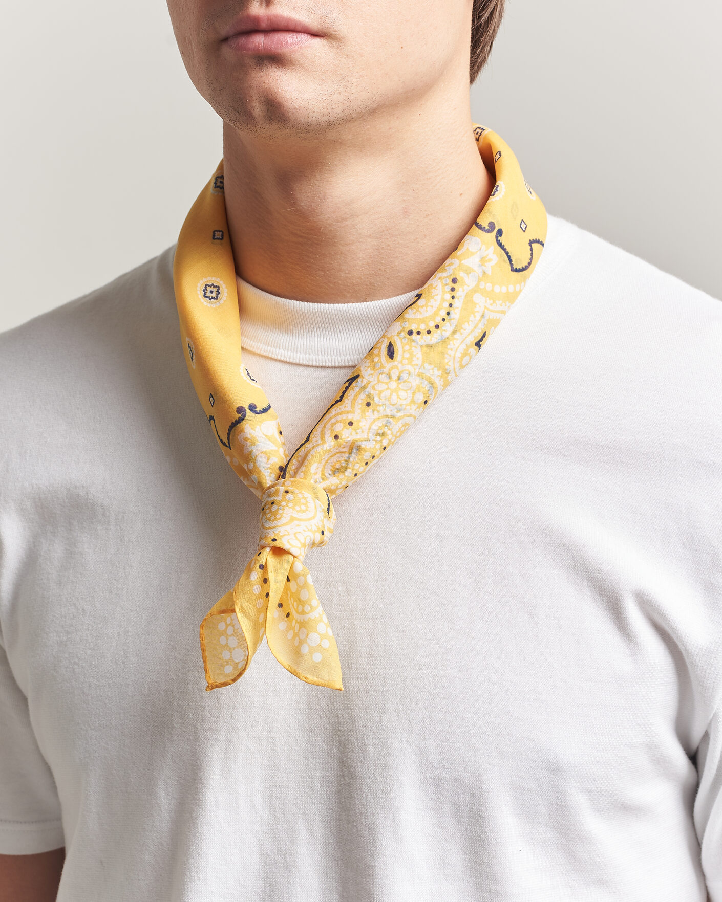 Hombres | Bufandas elegantes | Amanda Christensen | Cotton Voilé Medallion Bandana Yellow