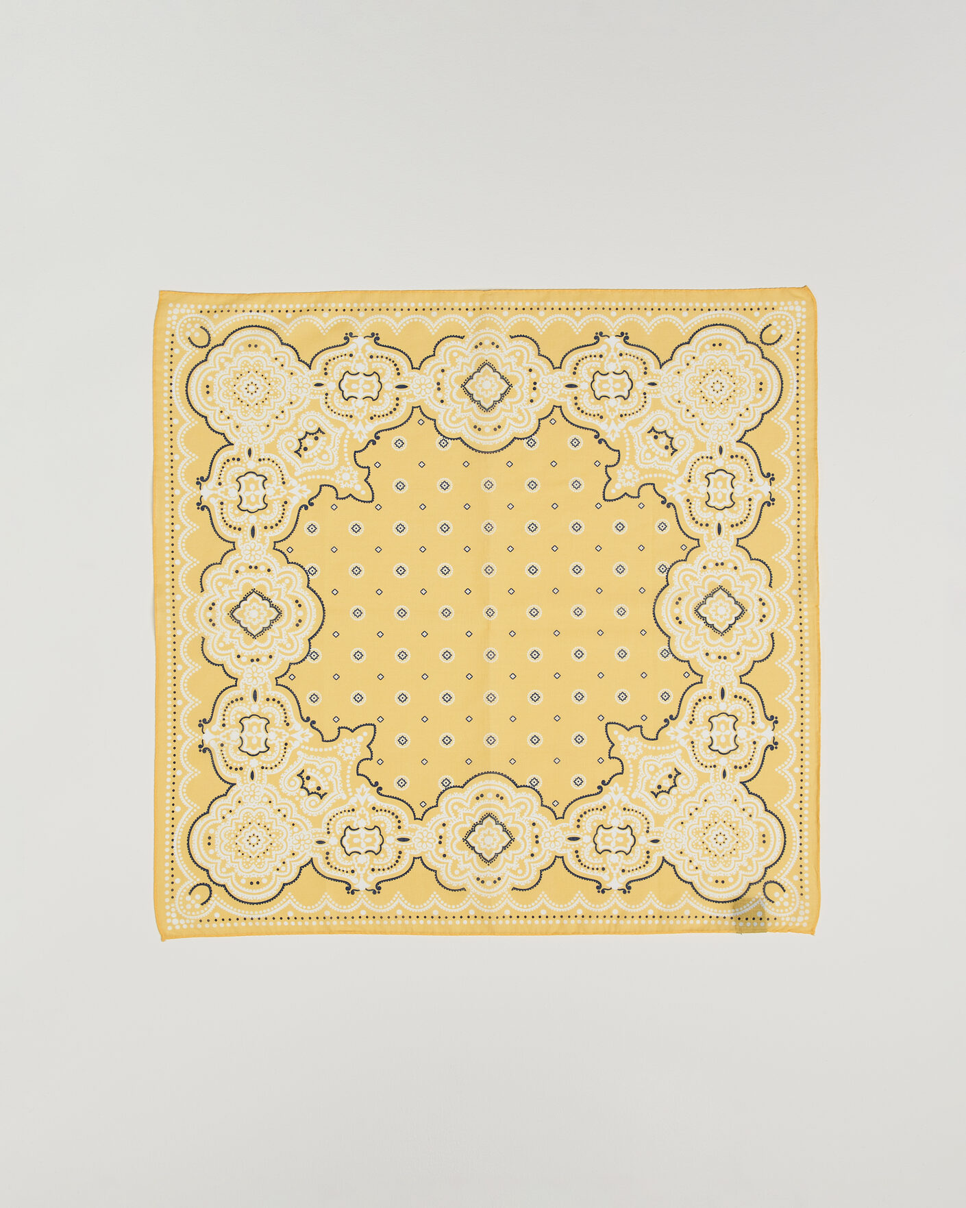Hombres | Bufandas elegantes | Amanda Christensen | Cotton Voilé Medallion Bandana Yellow