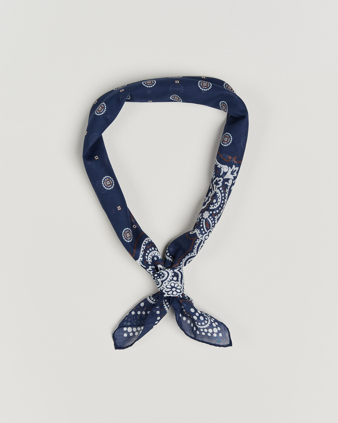 Hombres | Bufandas elegantes | Amanda Christensen | Cotton Voilé Medallion Bandana Navy