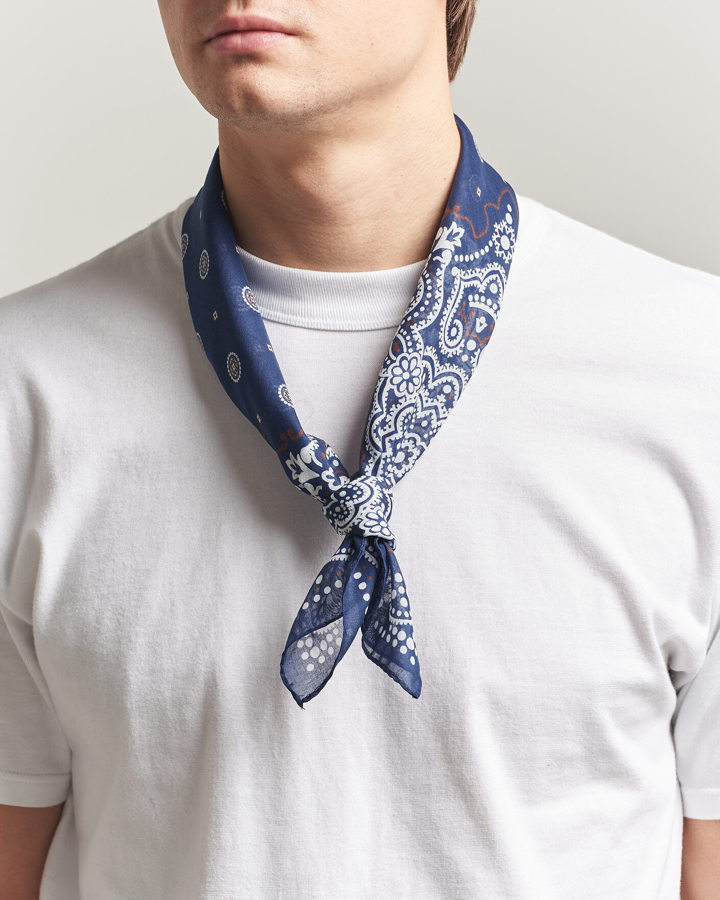 Hombres | Bufandas elegantes | Amanda Christensen | Cotton Voilé Medallion Bandana Navy