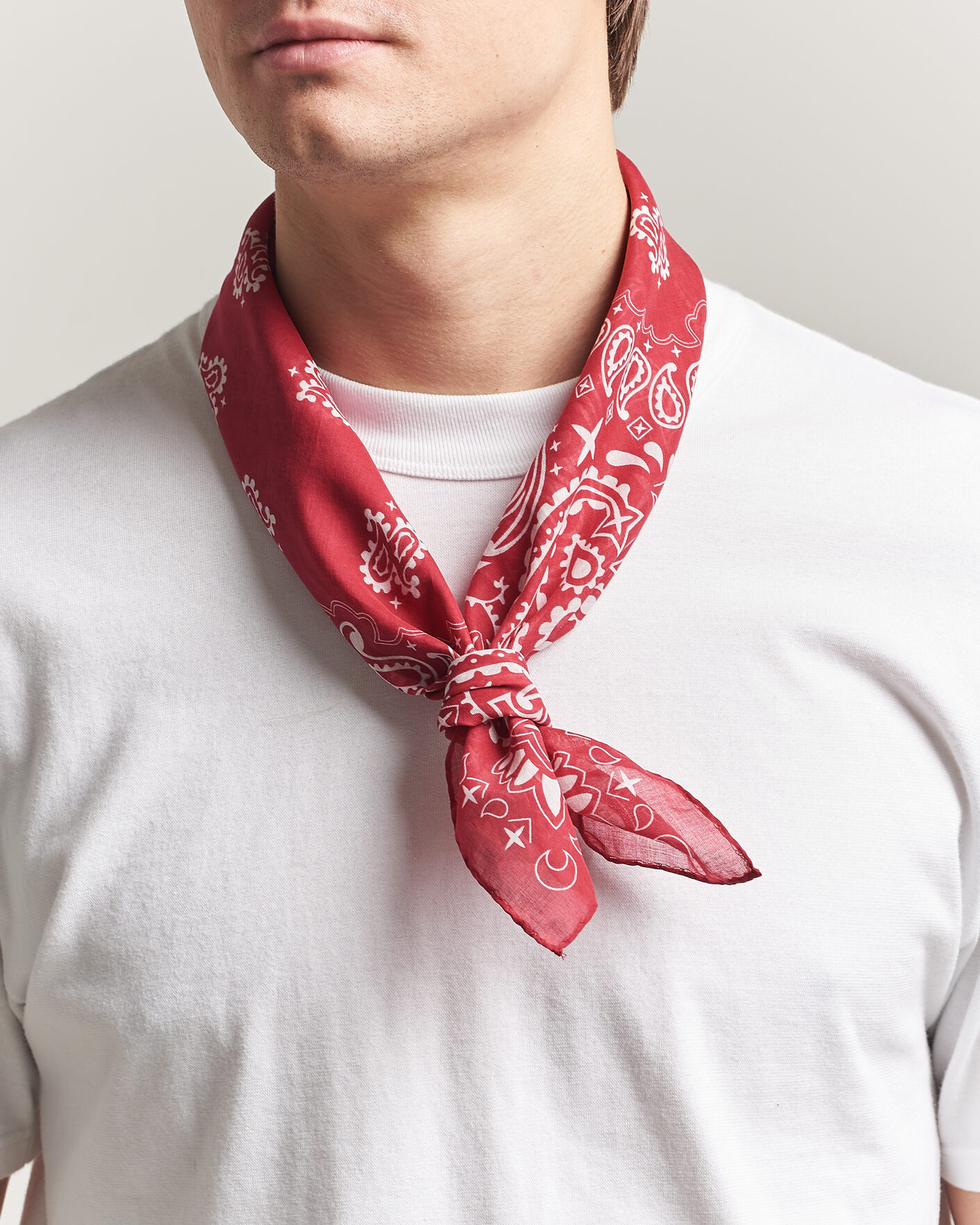Hombres | Bufandas elegantes | Amanda Christensen | Cotton Voilé Paisley Bandana Red