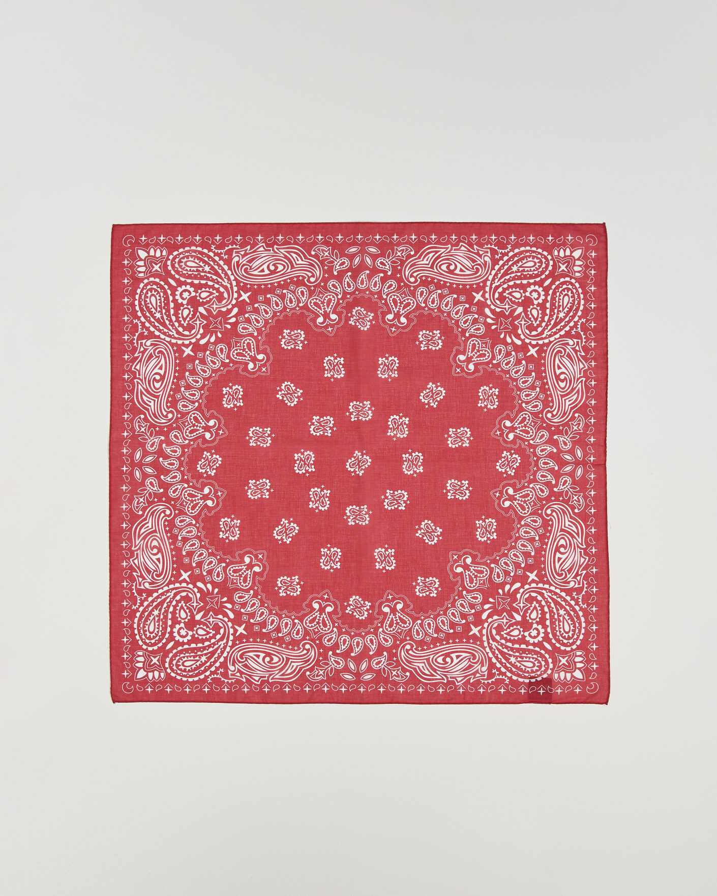 Hombres | Bufandas elegantes | Amanda Christensen | Cotton Voilé Paisley Bandana Red