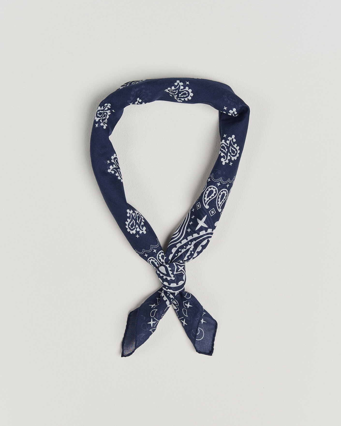 Hombres | Bufandas elegantes | Amanda Christensen | Cotton Voilé Paisley Bandana Navy