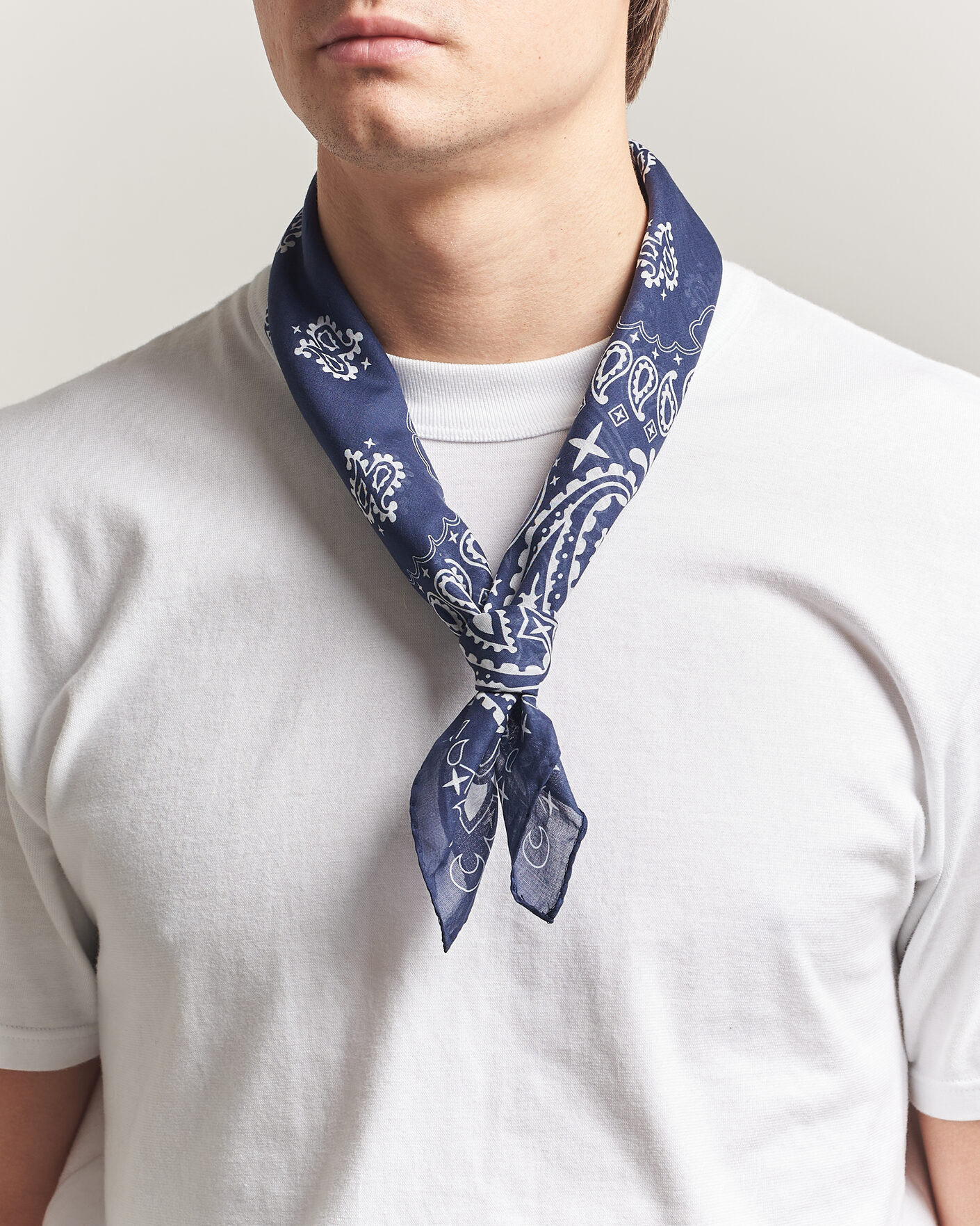 Hombres | Bufandas elegantes | Amanda Christensen | Cotton Voilé Paisley Bandana Navy
